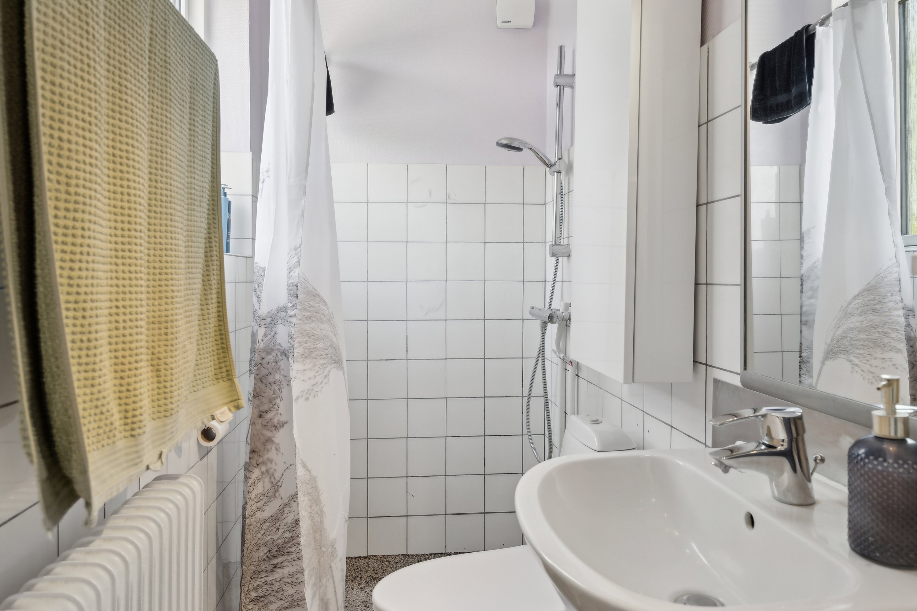 Fremhævet badeværelse billede i fuldskærmstilstand. Billede af Odensevej 27, 5700 Svendborg