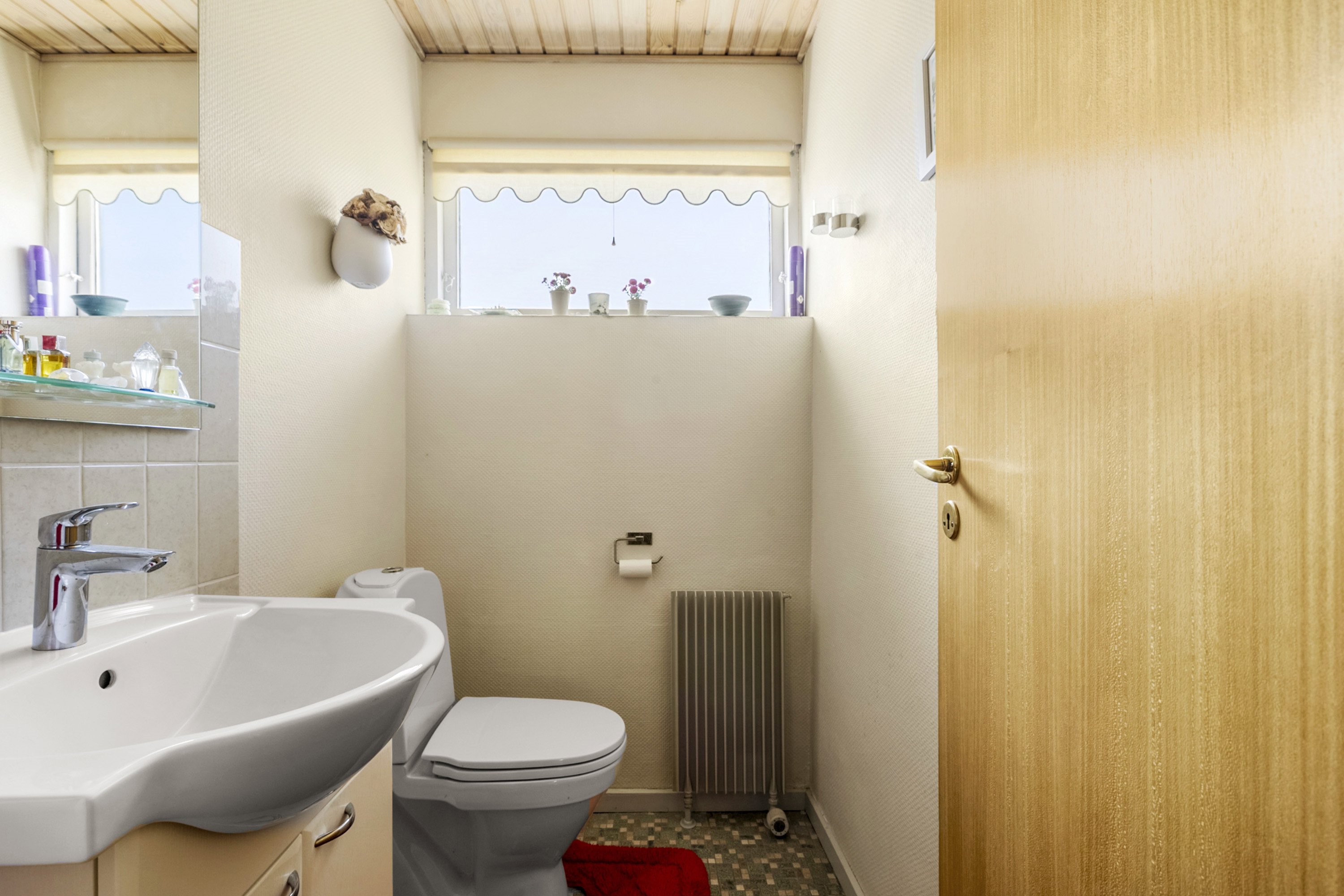 Fremhævet toilet billede i fuldskærmstilstand. Billede af Farverhus 270, 6200 Aabenraa