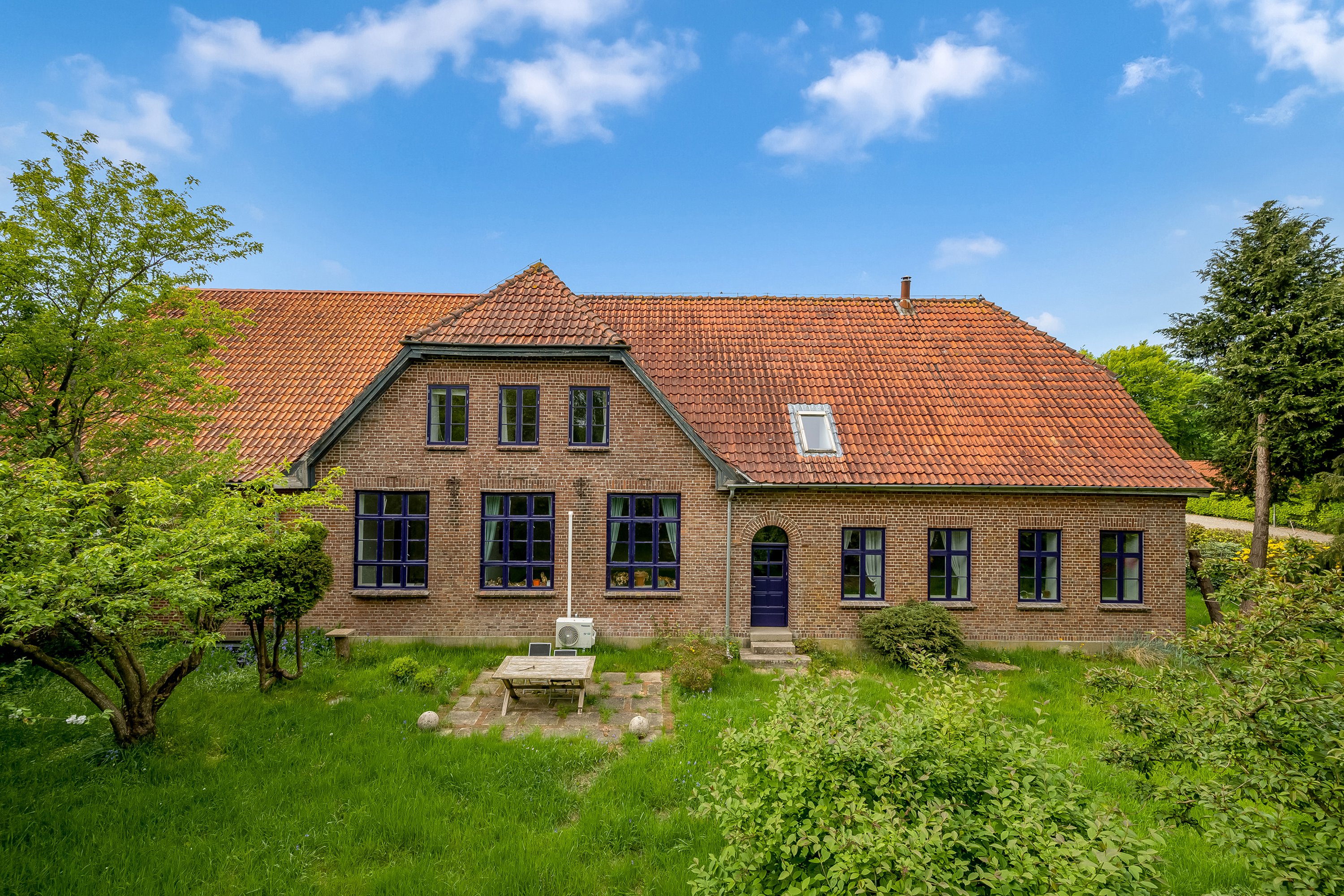 Fremhævet facade billede i fuldskærmstilstand. Billede af Bovlund Bjergvej 17, 6535 Branderup J