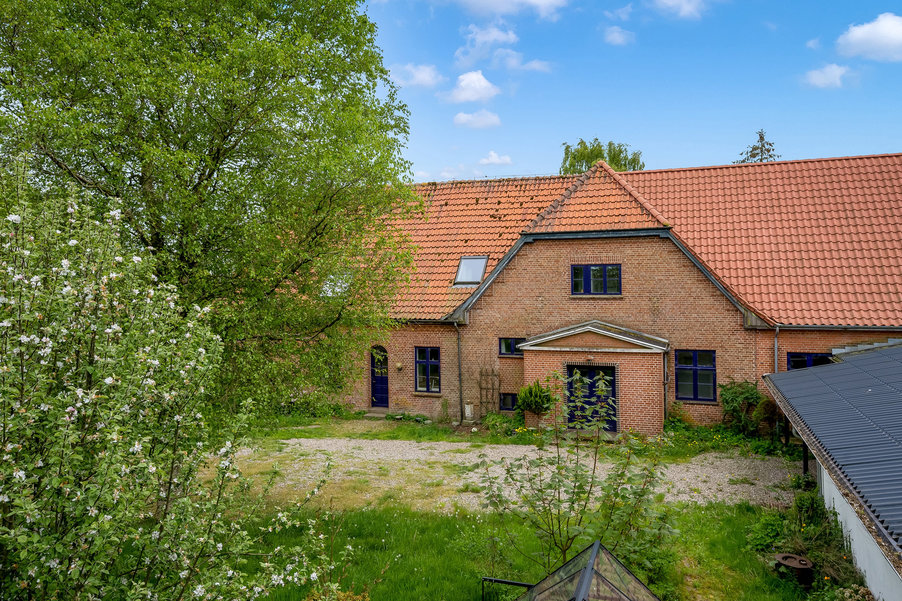 Fremhævet facade billede i fuldskærmstilstand. Billede af Bovlund Bjergvej 17, 6535 Branderup J