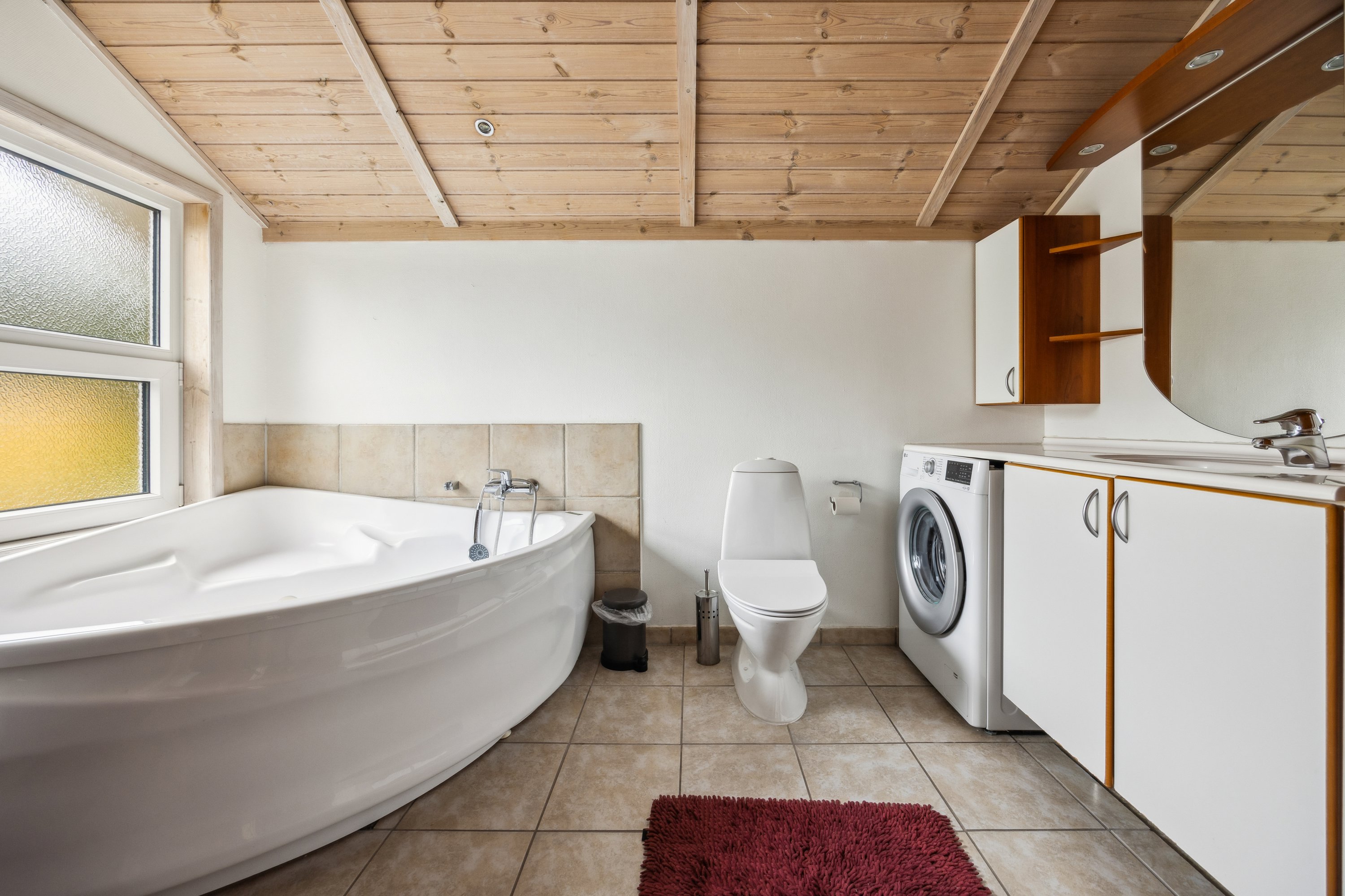 Fremhævet badeværelse billede i fuldskærmstilstand. Billede af Jens Winthers Vej 37, 9370 Hals