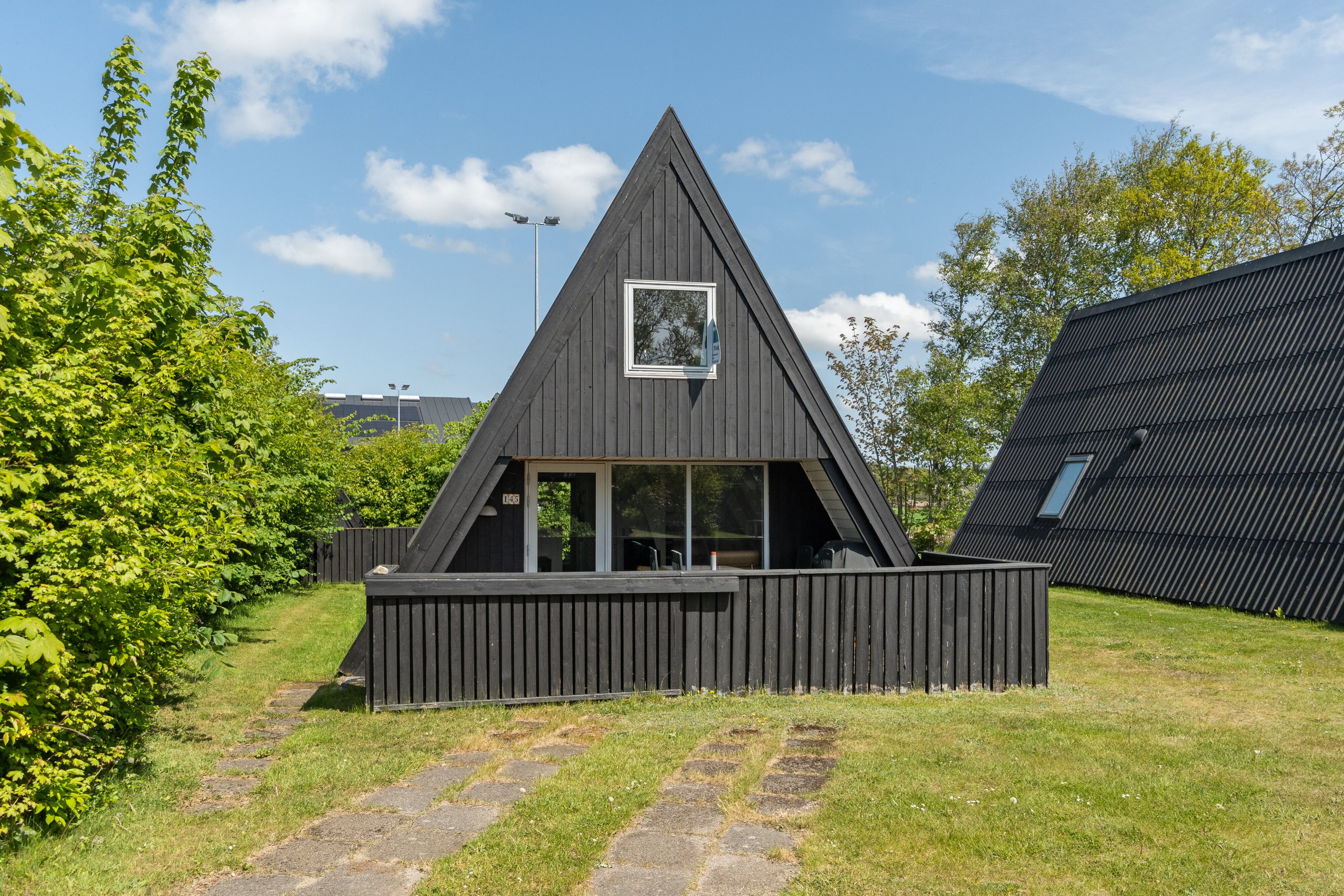 Fremhævet set fra haven billede i fuldskærmstilstand. Billede af Golfsvinget 145, Gatten, 9640 Farsø