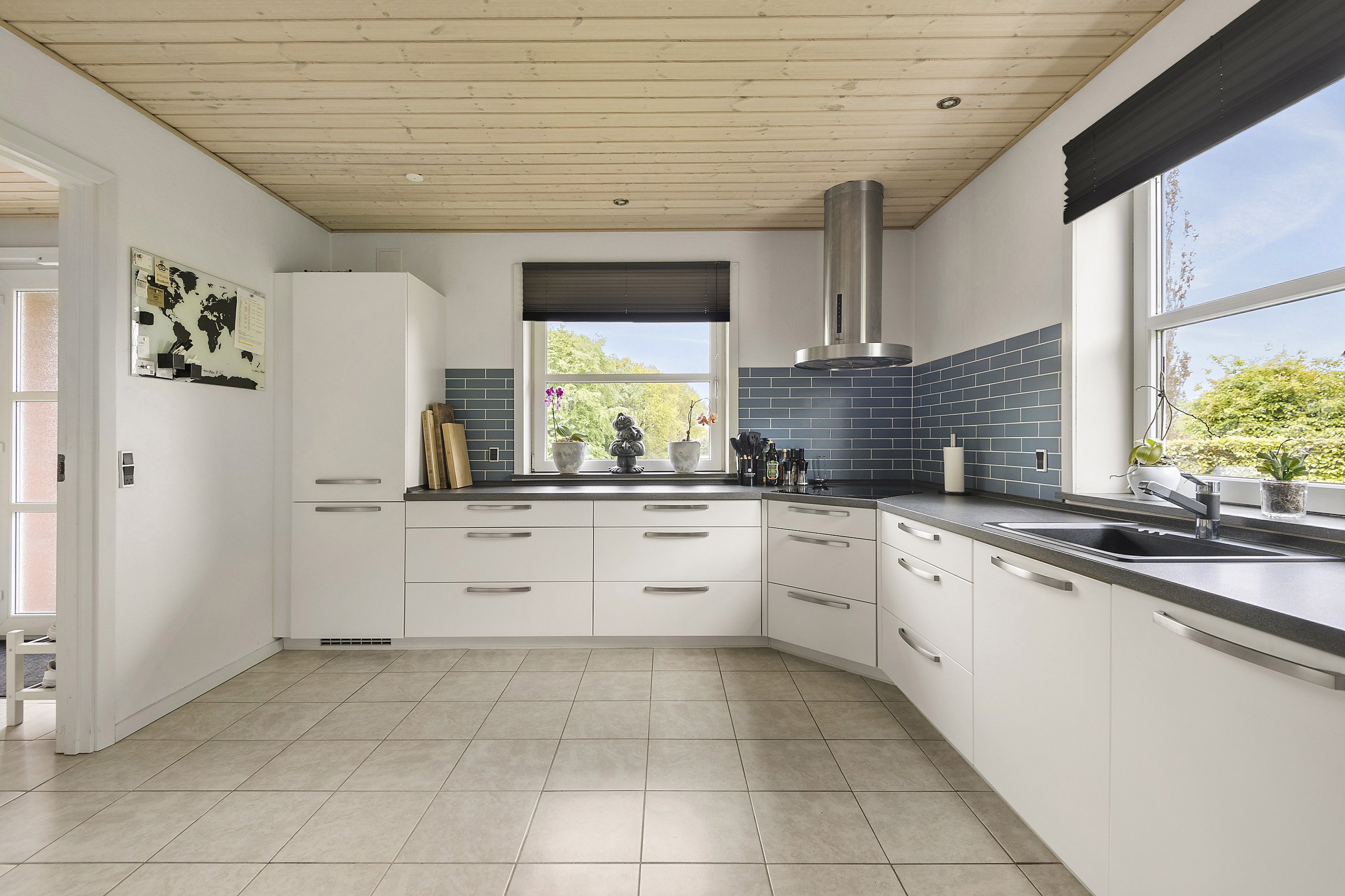 Fremhævet køkken billede i fuldskærmstilstand. Billede af Agerlunden 10, Næsbjerg, 6800 Varde