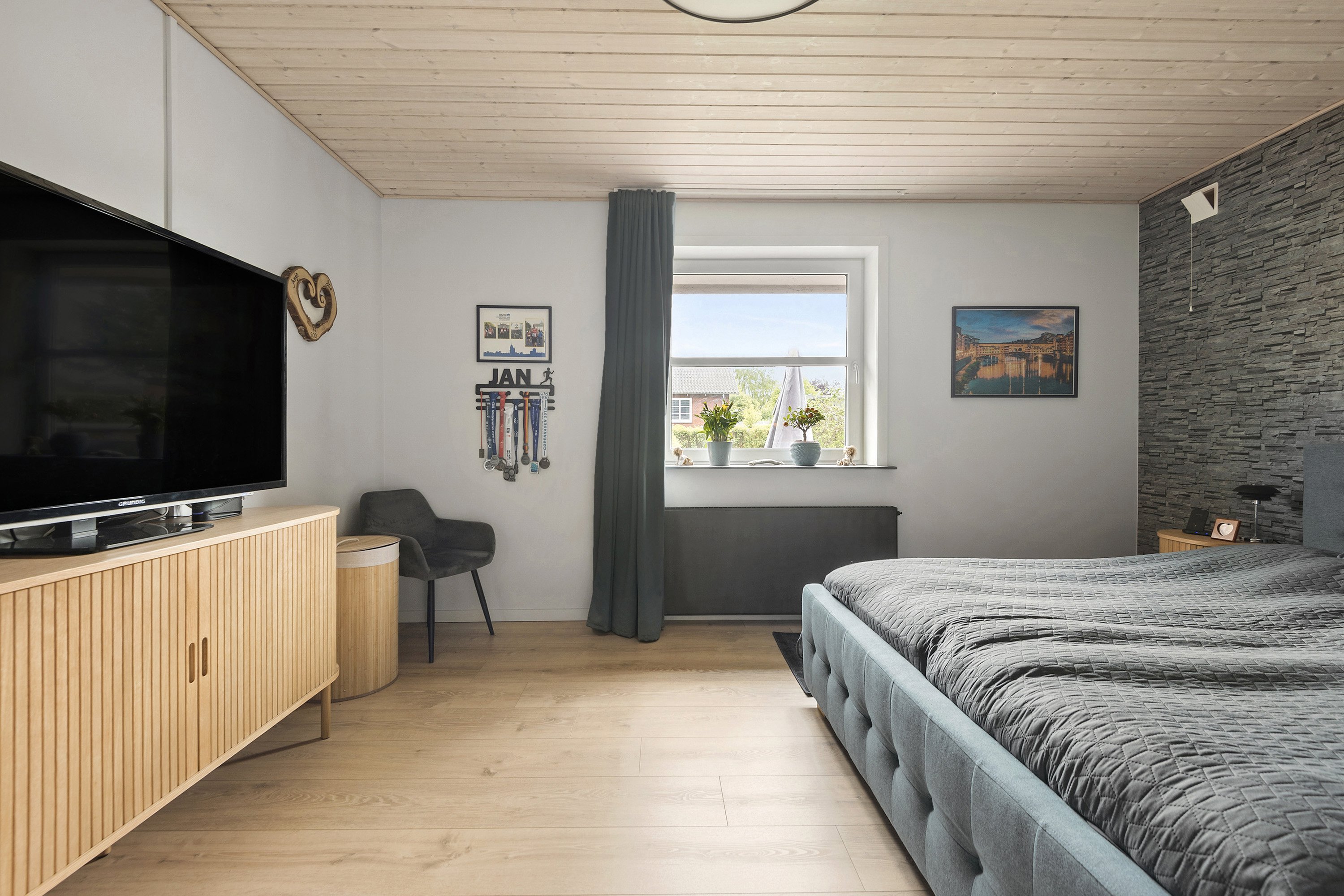 Fremhævet soveværelse billede i fuldskærmstilstand. Billede af Agerlunden 10, Næsbjerg, 6800 Varde