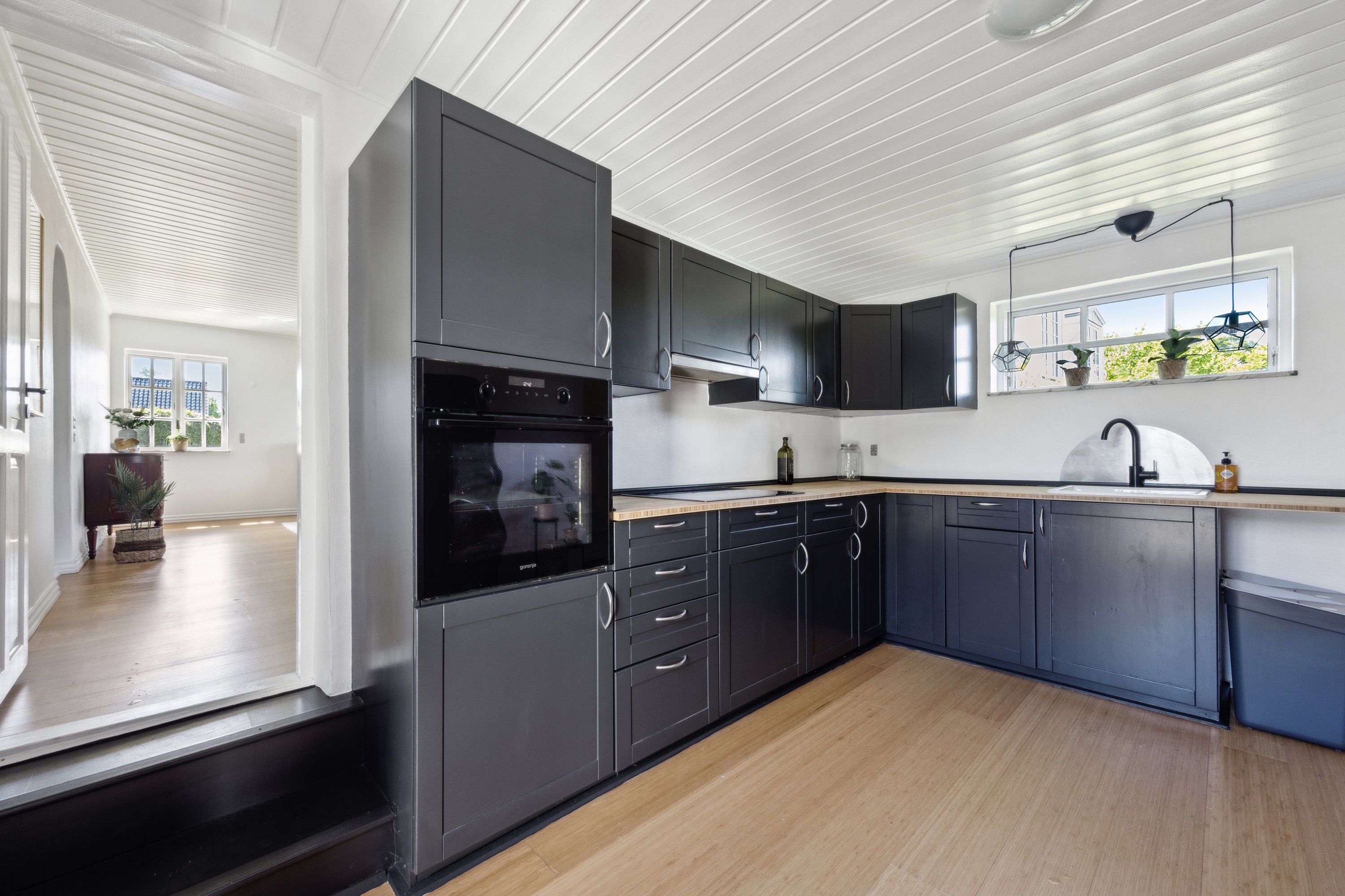 Fremhævet køkken billede i fuldskærmstilstand. Billede af Branddamsvej 2, Valløby, 4600 Køge