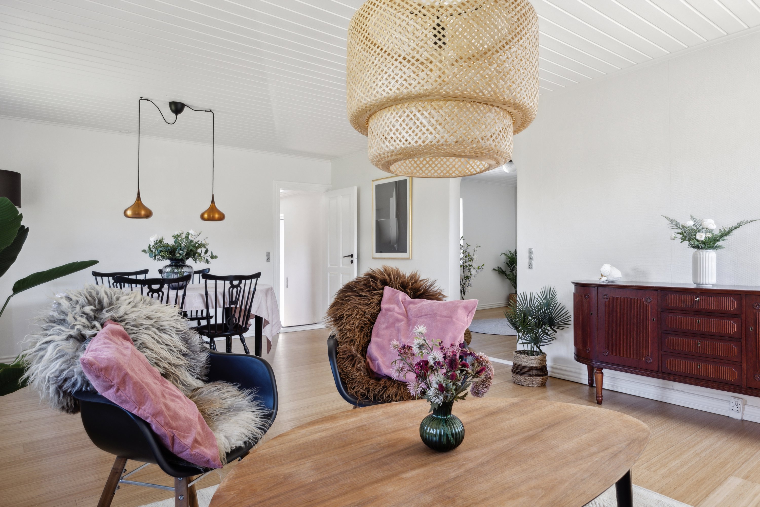 Fremhævet stue billede i fuldskærmstilstand. Billede af Branddamsvej 2, Valløby, 4600 Køge