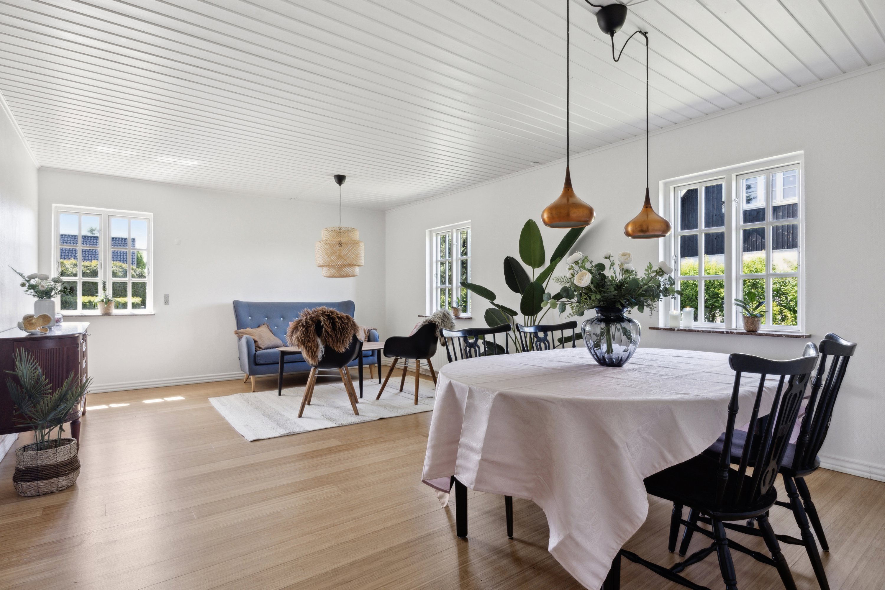 Fremhævet stue billede i fuldskærmstilstand. Billede af Branddamsvej 2, Valløby, 4600 Køge