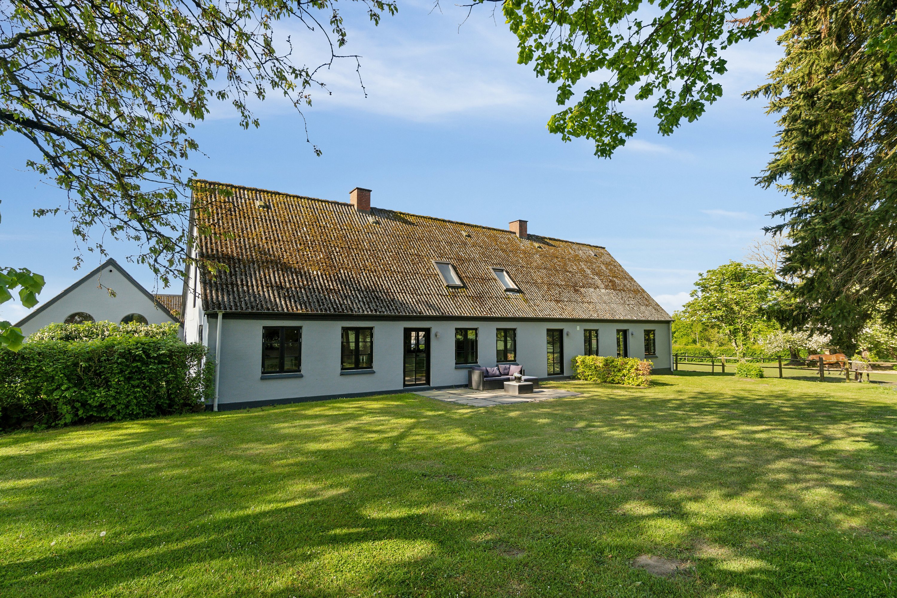 Fremhævet set fra haven billede i fuldskærmstilstand. Billede af Nyrupvej 23, Nyrup, 4350 Ugerløse