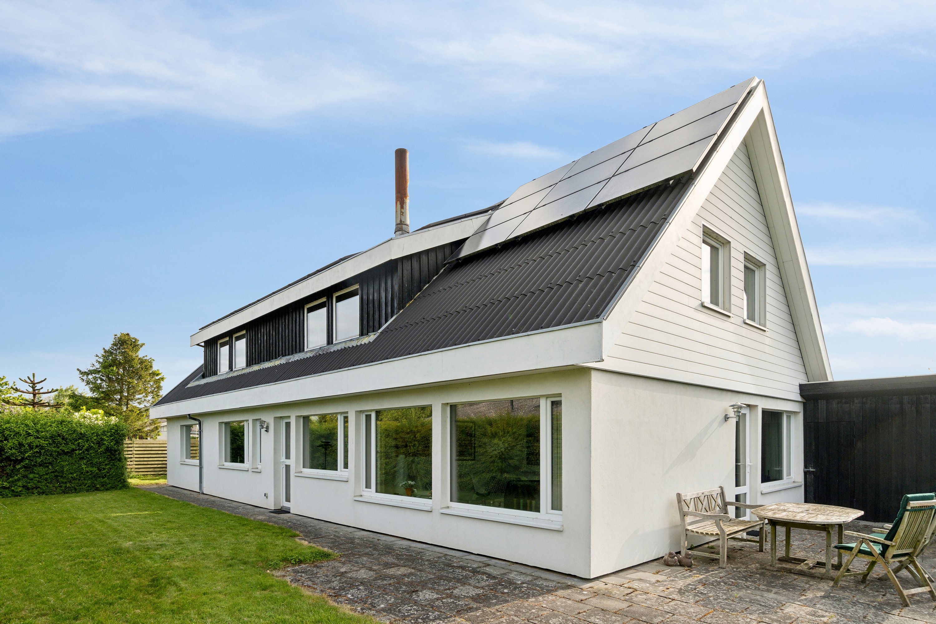 Fremhævet set fra haven billede i fuldskærmstilstand. Billede af Holmevej 5, 4390 Vipperød