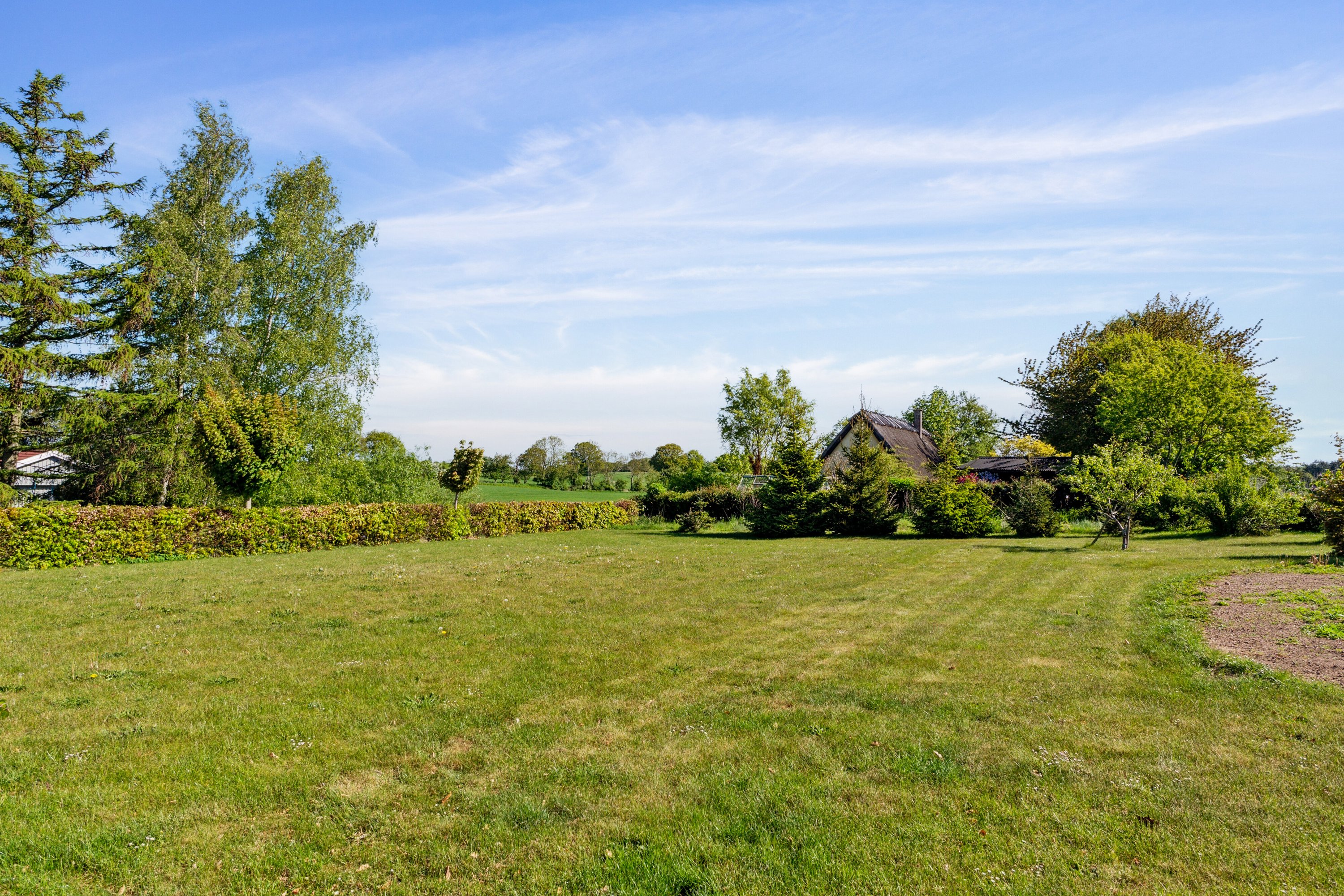 Fremhævet udendørs billede i fuldskærmstilstand. Billede af Hovvejen 29, 4772 Langebæk