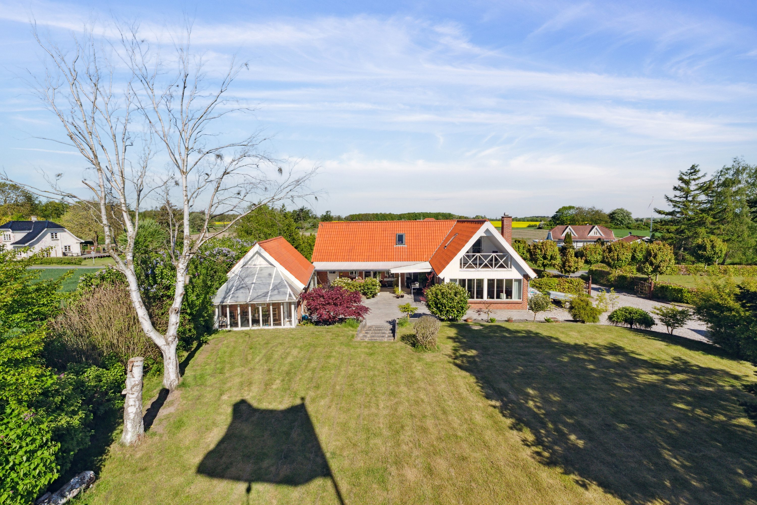 Fremhævet set fra haven billede i fuldskærmstilstand. Billede af Hovvejen 29, 4772 Langebæk
