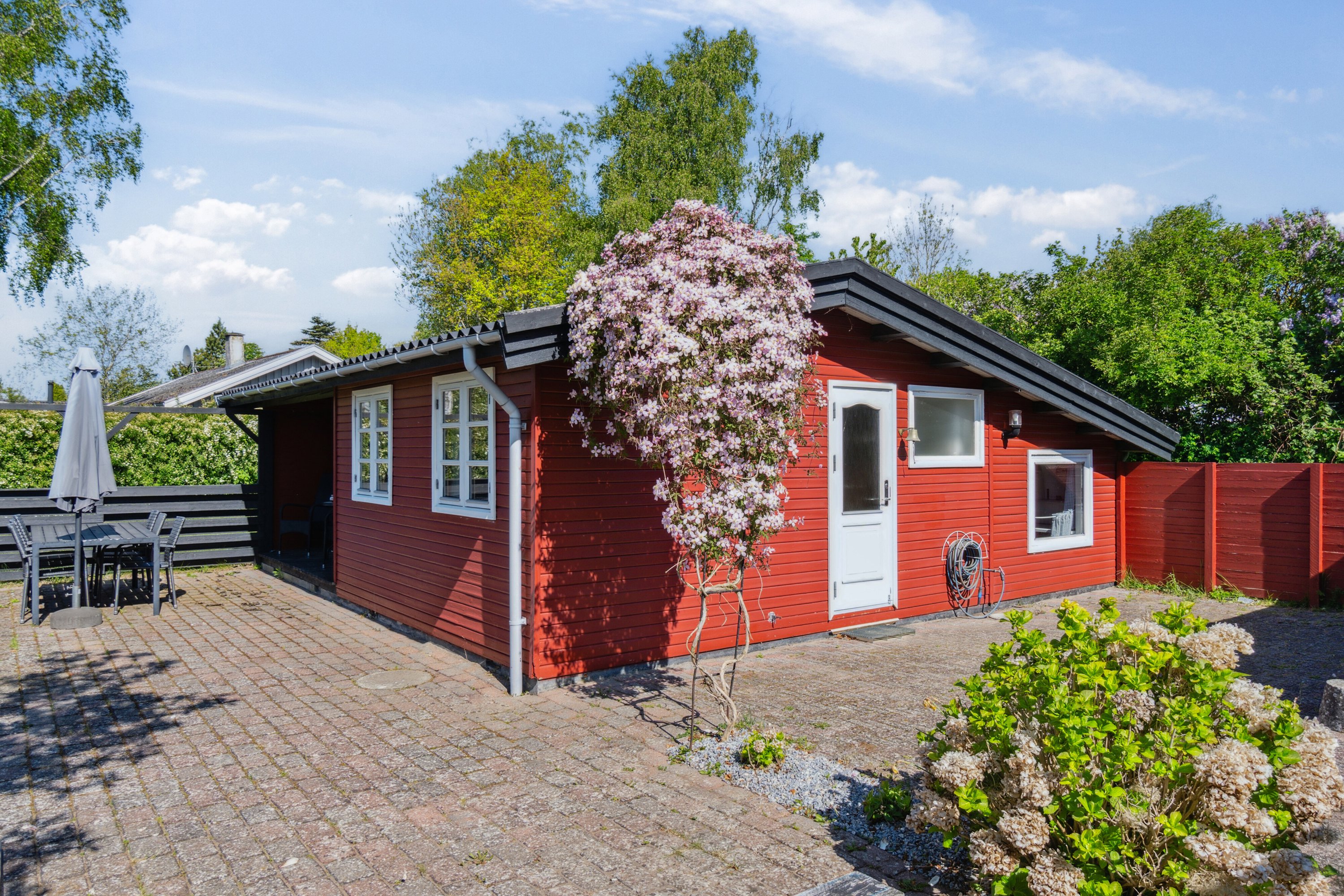 Miniaturebillede 1: set fra vejen. Billede af Dompapvej 7, St Kongsmark, 4200 Slagelse