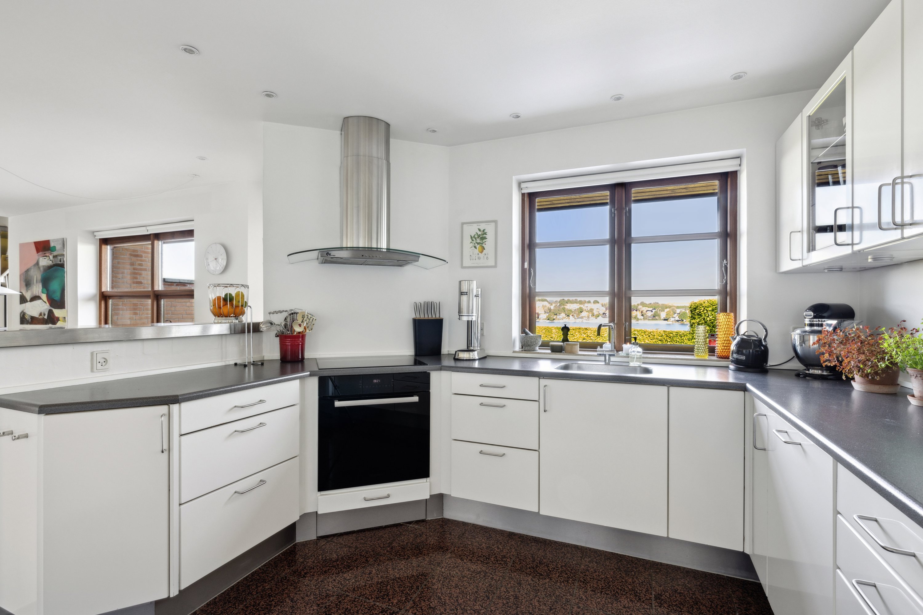 Fremhævet køkken billede i fuldskærmstilstand. Billede af Dyssedalen 7B, 8800 Viborg