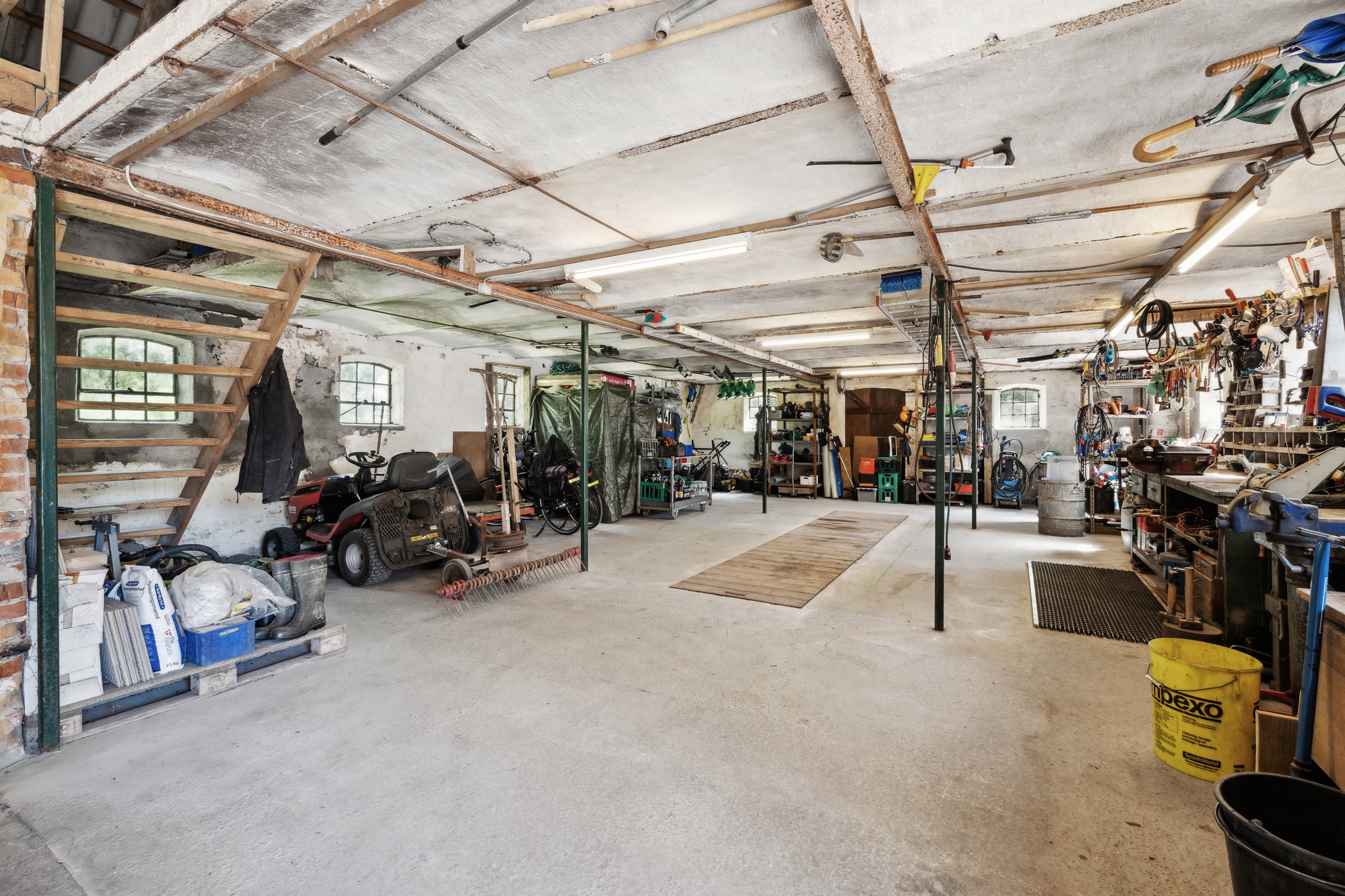 Fremhævet garage billede i fuldskærmstilstand. Billede af Holstebrovej 203, Mønsted, 8800 Viborg