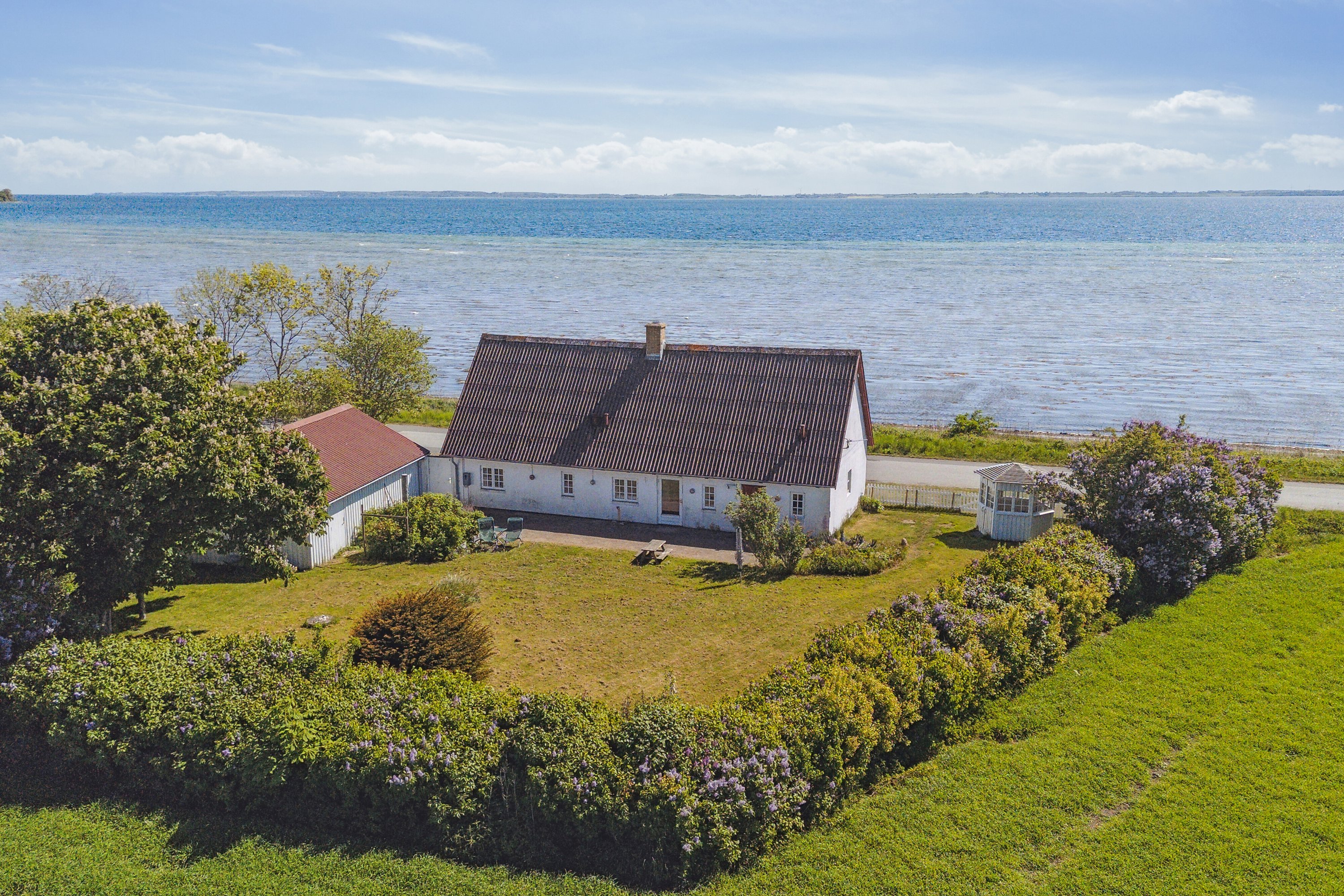 Miniaturebillede 2: udendørs. Billede af Strandvejen 60, 5882 Vejstrup