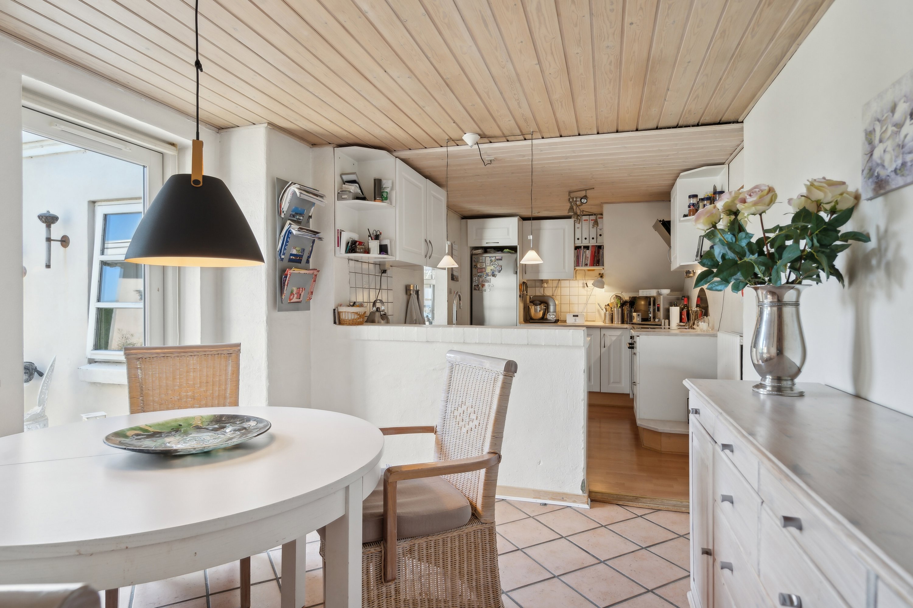 Fremhævet spisestue/køkken billede i fuldskærmstilstand. Billede af Tværgade 19, 5400 Bogense