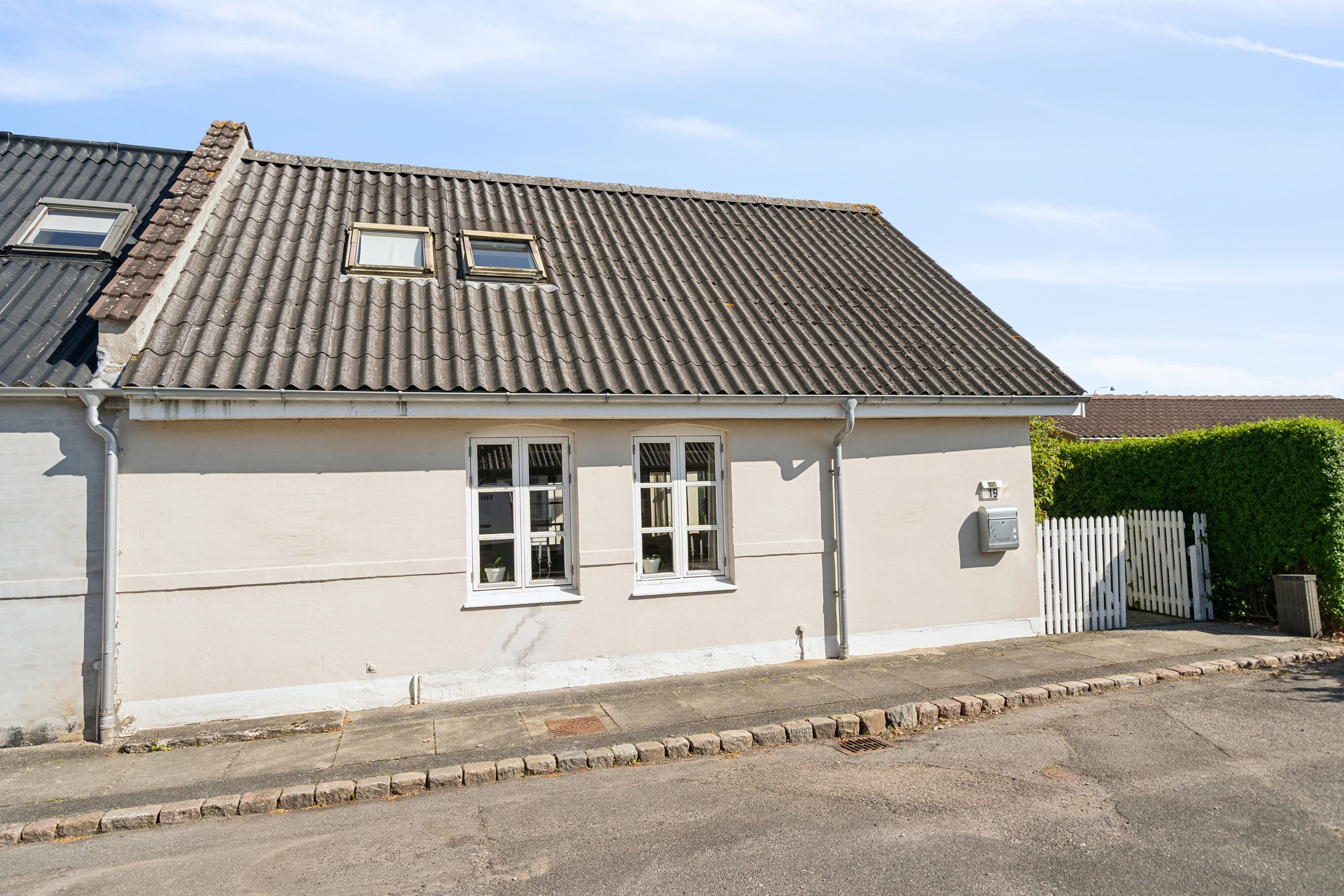 Fremhævet set fra vejen billede i fuldskærmstilstand. Billede af Tværgade 19, 5400 Bogense