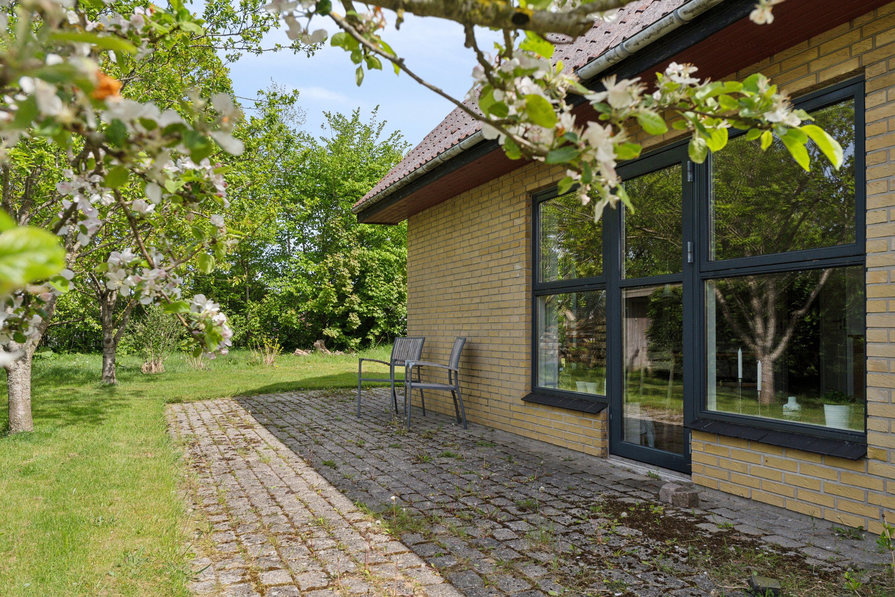 Fremhævet set fra haven billede i fuldskærmstilstand. Billede af Lonesvej 11, 9800 Hjørring