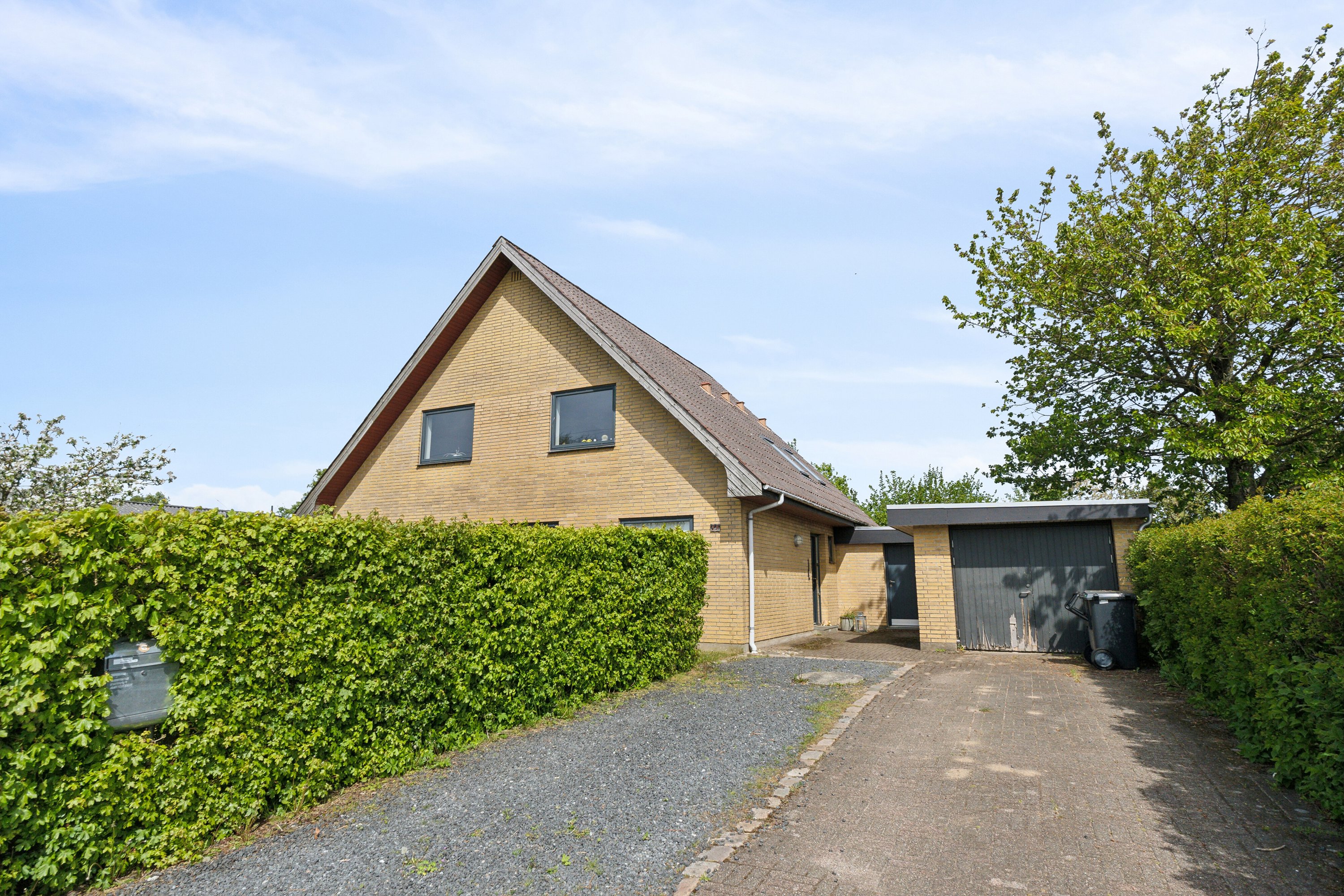 Fremhævet set fra vejen billede i fuldskærmstilstand. Billede af Lonesvej 11, 9800 Hjørring