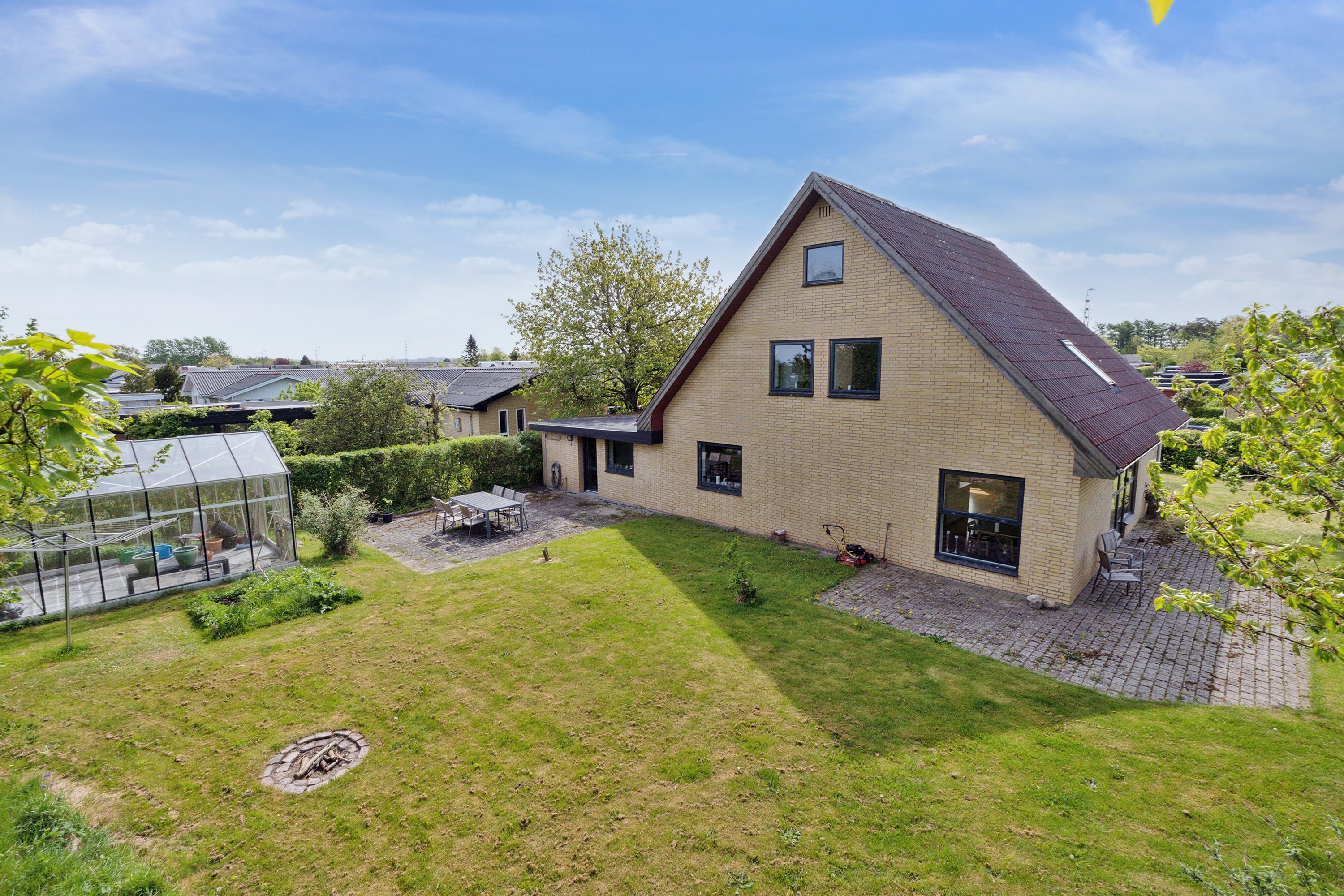 Miniaturebillede 1: set fra haven. Billede af Lonesvej 11, 9800 Hjørring