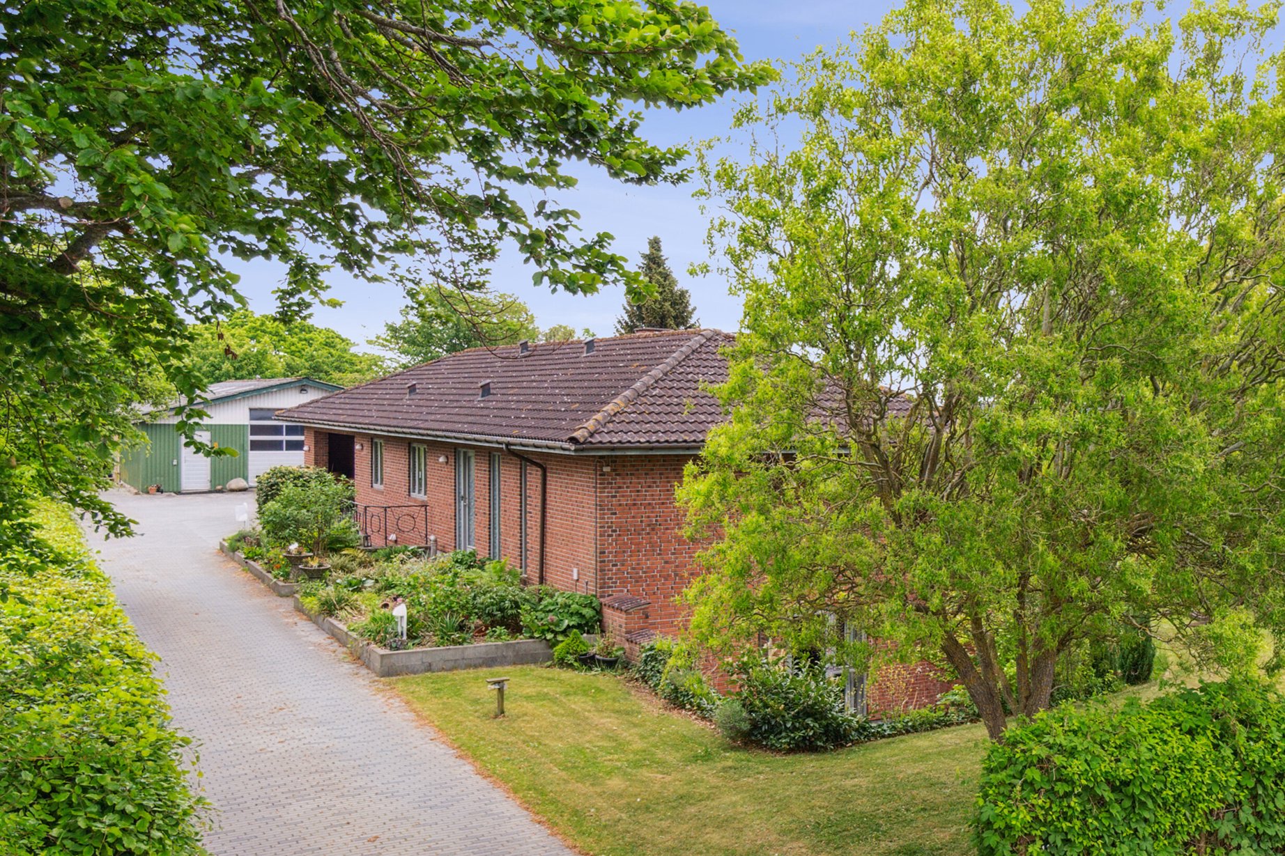 Fremhævet set fra vejen billede i fuldskærmstilstand. Billede af Arresødalvej 11C, Vinderød, 3300 Frederiksværk