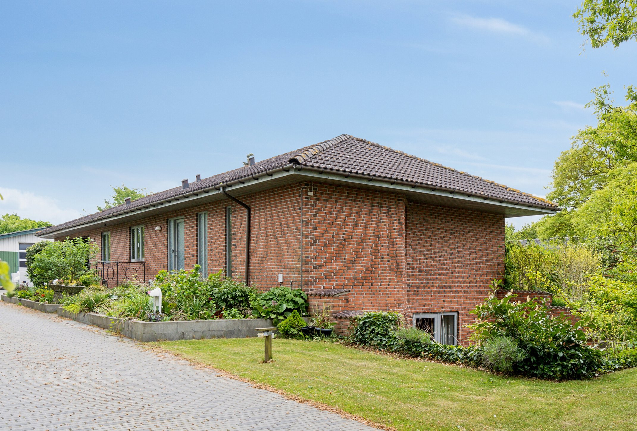 Fremhævet set fra vejen billede i fuldskærmstilstand. Billede af Arresødalvej 11C, Vinderød, 3300 Frederiksværk