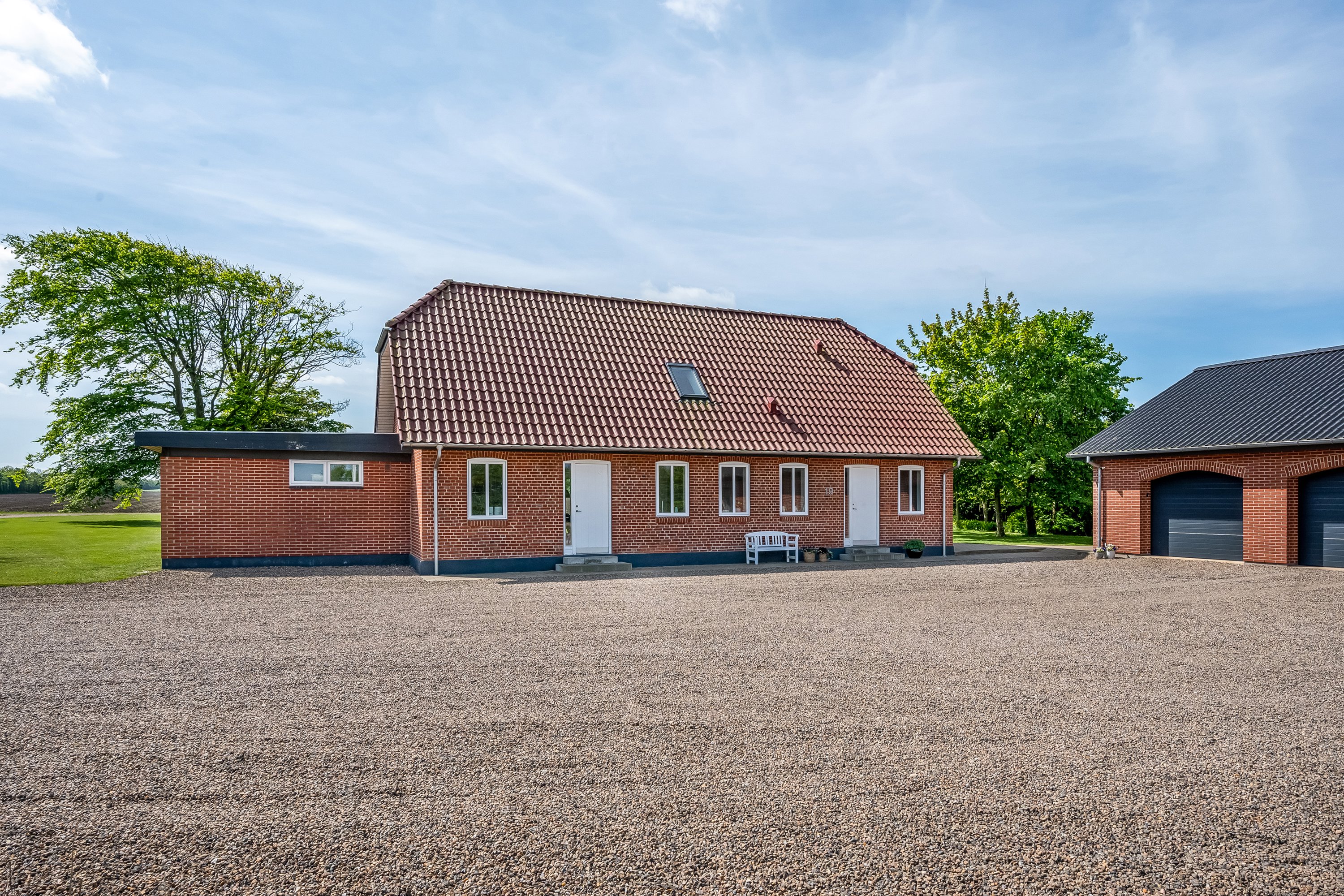 Fremhævet andet billede i fuldskærmstilstand. Billede af Kærhusvej 19, Vanting, 6971 Spjald