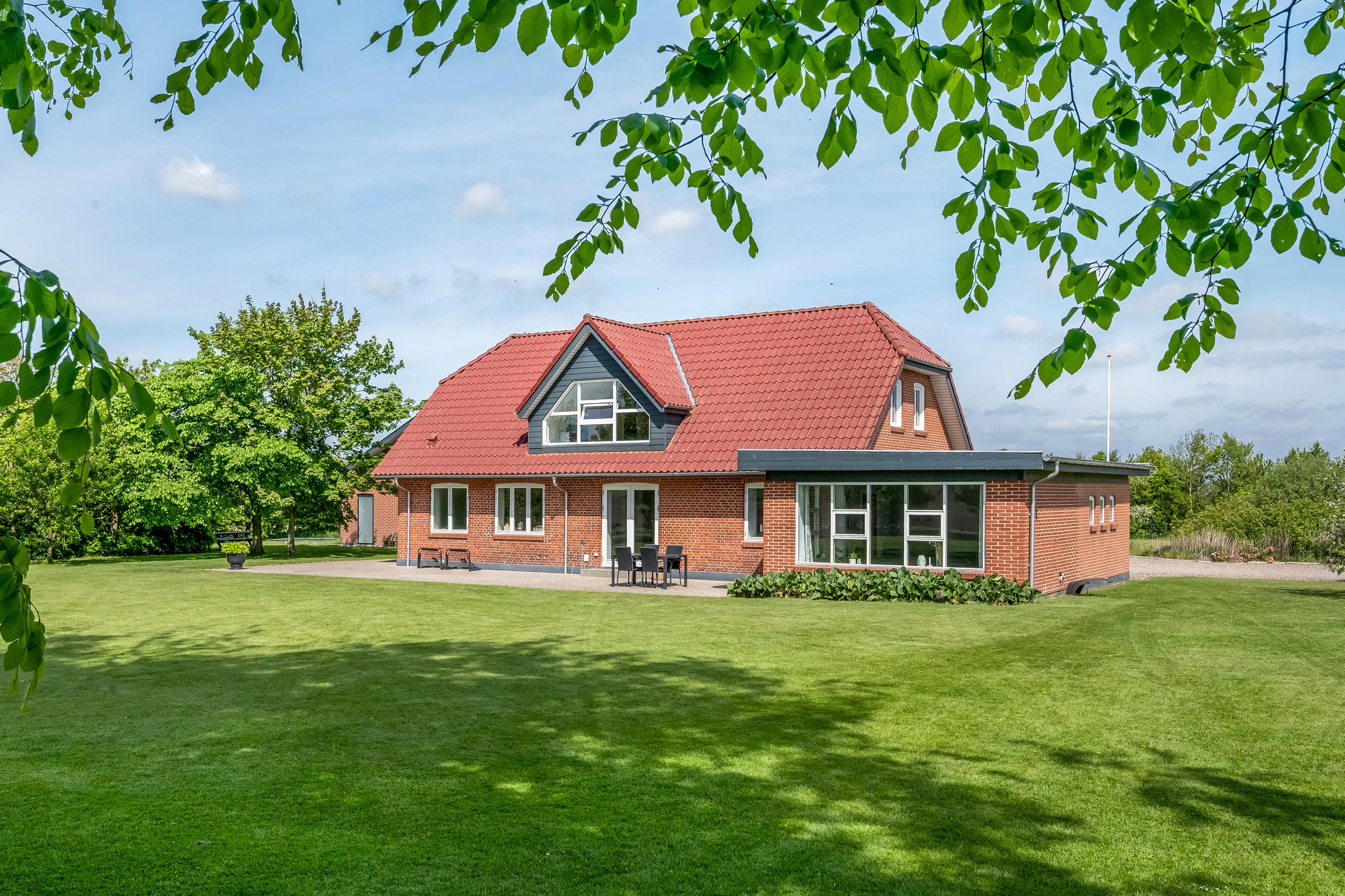 Fremhævet andet billede i fuldskærmstilstand. Billede af Kærhusvej 19, Vanting, 6971 Spjald