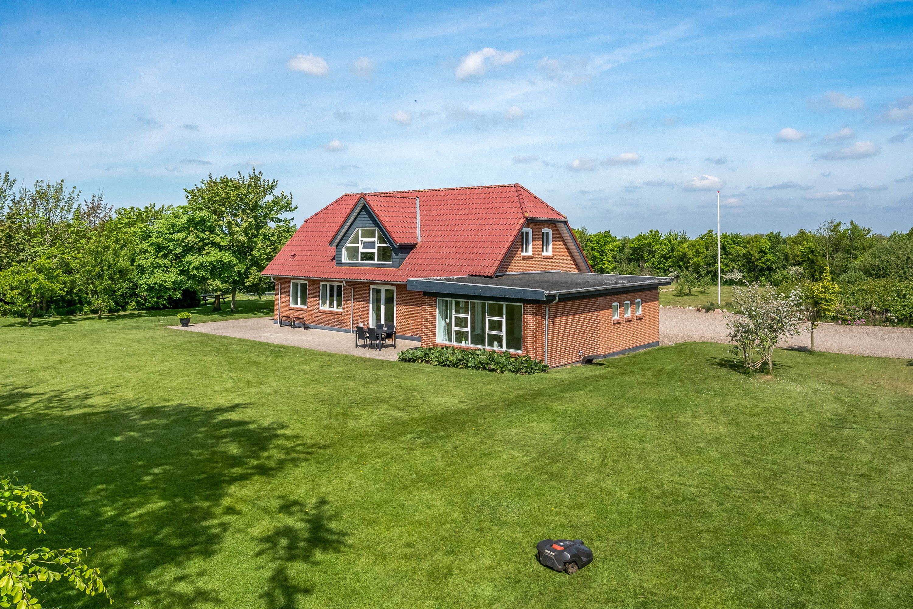 Fremhævet andet billede i fuldskærmstilstand. Billede af Kærhusvej 19, Vanting, 6971 Spjald