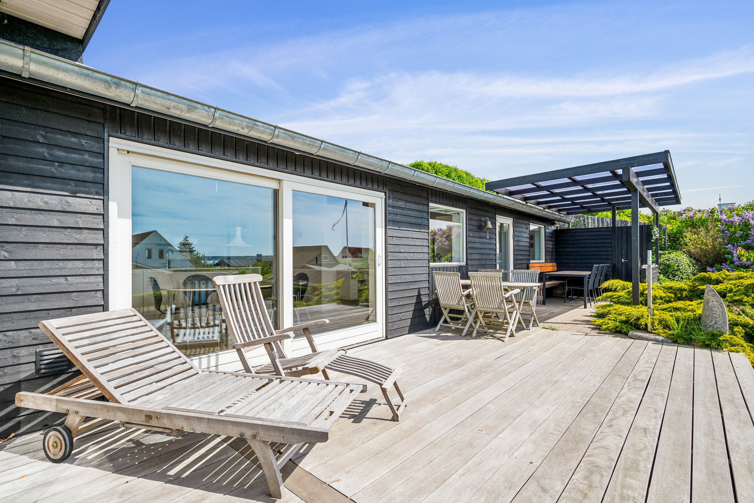 Fremhævet terrasse billede i fuldskærmstilstand. Billede af Højbovej 16, Egsmark Strand, 8400 Ebeltoft