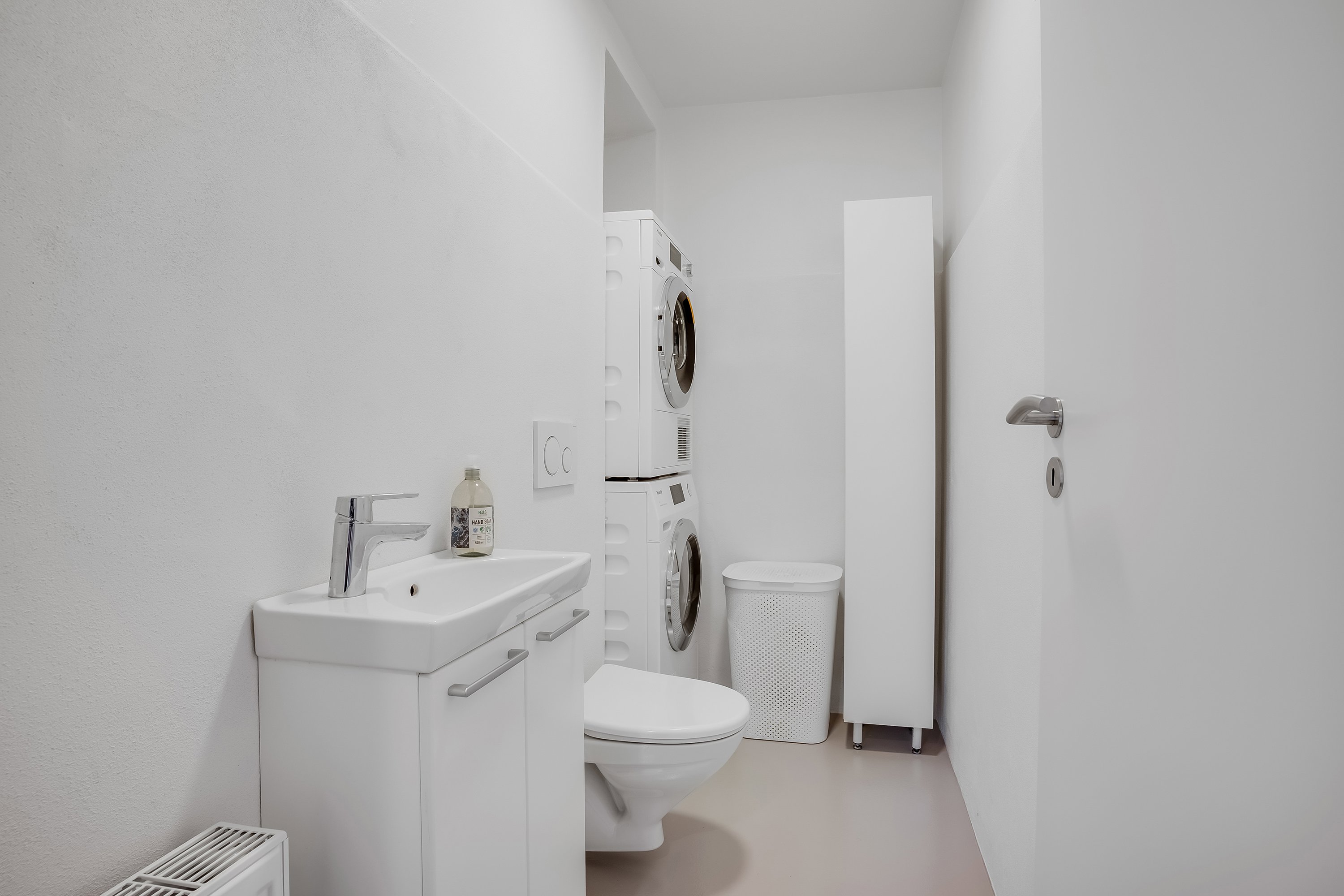 Fremhævet toilet billede i fuldskærmstilstand. Billede af Vinkelhagevej 91, Heldum, 7620 Lemvig