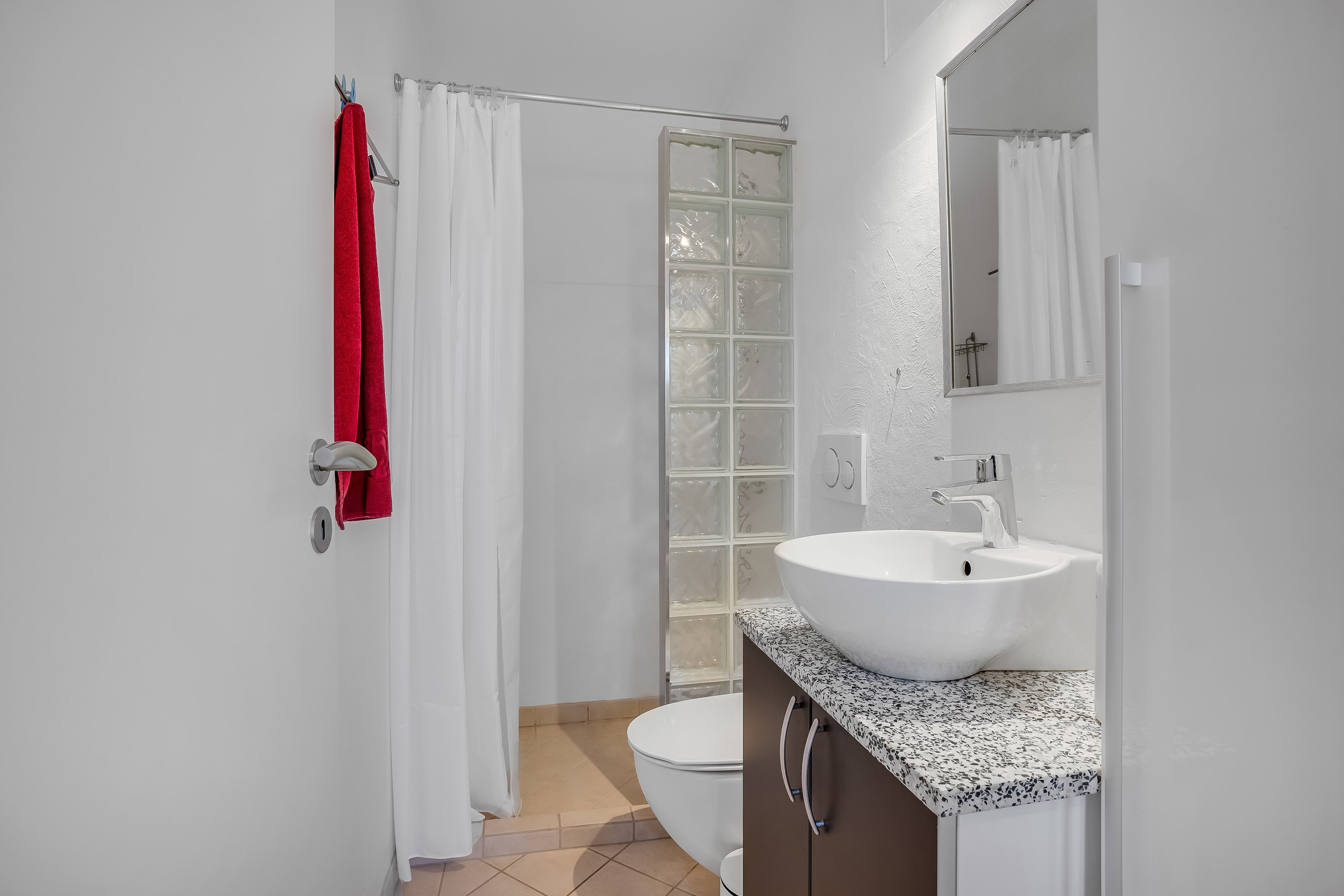 Fremhævet badeværelse billede i fuldskærmstilstand. Billede af Vinkelhagevej 91, Heldum, 7620 Lemvig