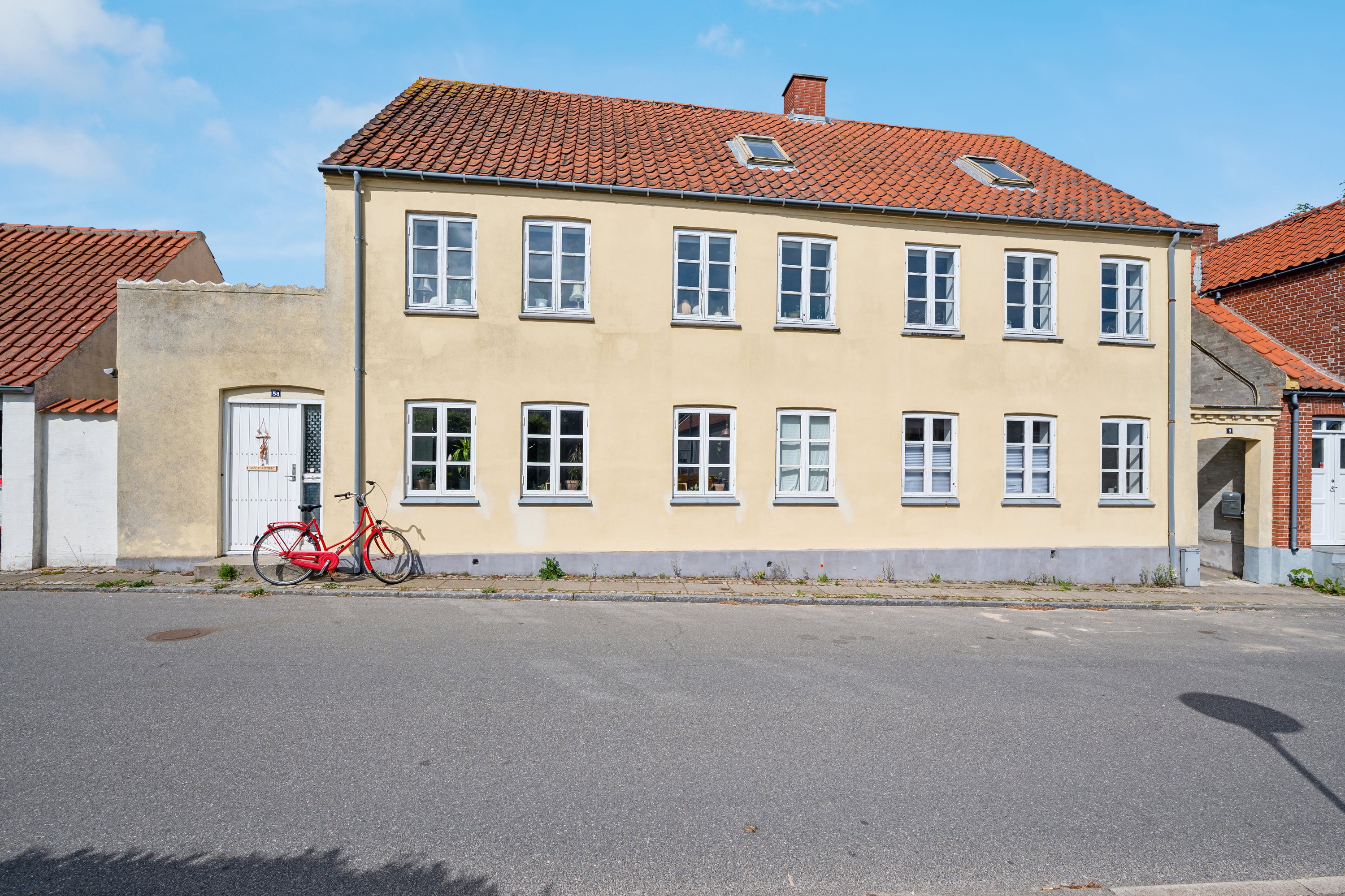 Fremhævet ejendom 1 billede i fuldskærmstilstand. Billede af Kirkegårdsvej 8, 1., 8400 Ebeltoft