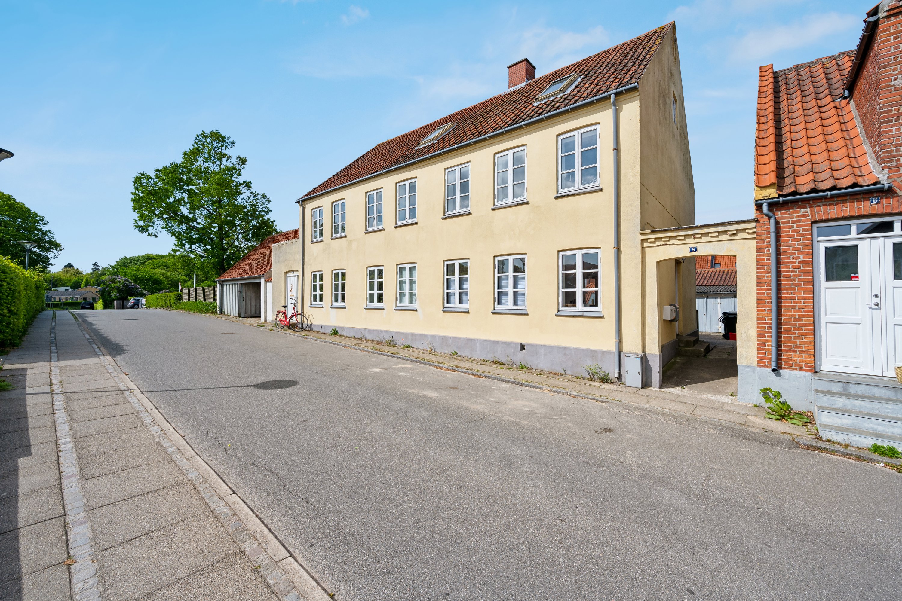 Fremhævet ejendom 1 billede i fuldskærmstilstand. Billede af Kirkegårdsvej 8, 1., 8400 Ebeltoft