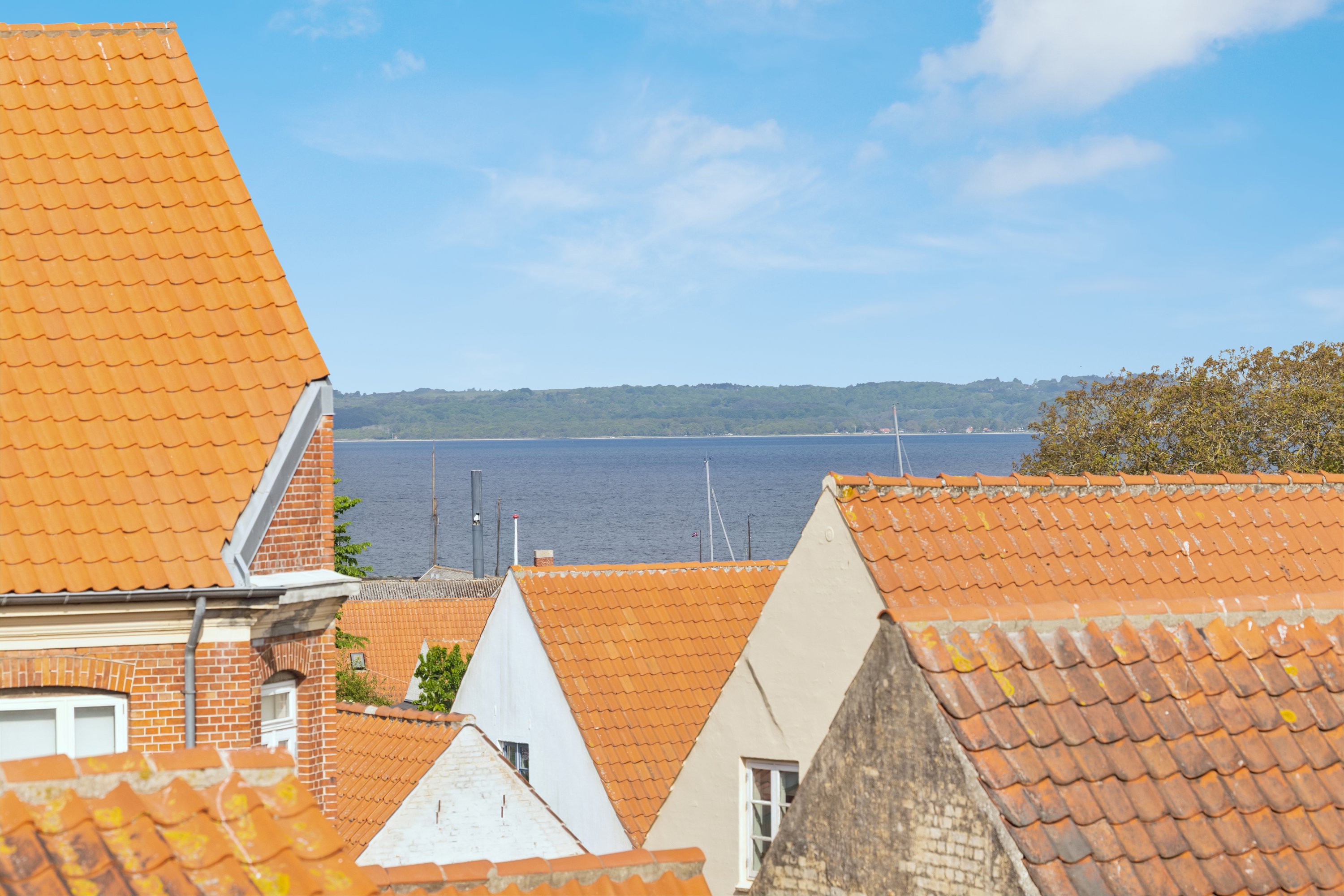 Miniaturebillede 1: udsigt. Billede af Kirkegårdsvej 8, 1., 8400 Ebeltoft