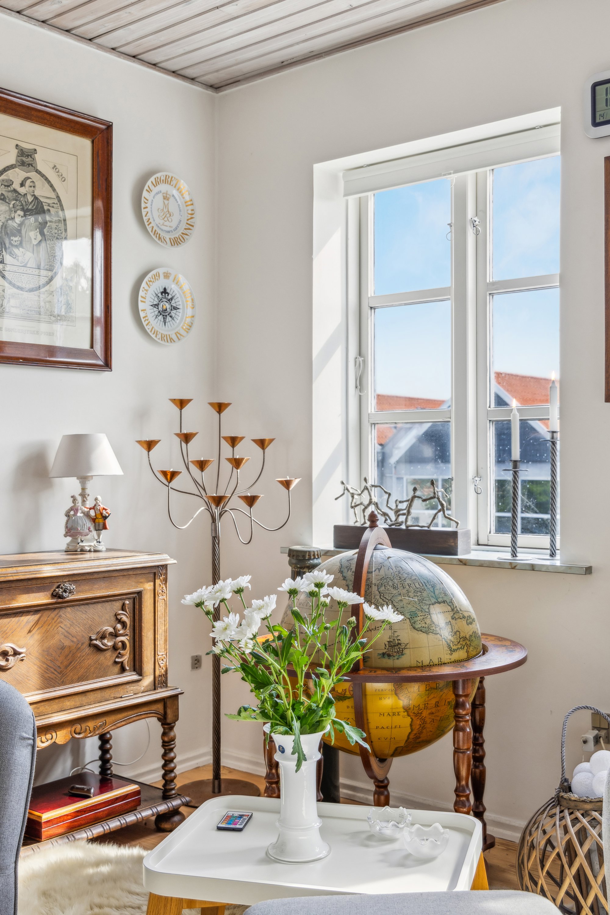 Fremhævet stue billede i fuldskærmstilstand. Billede af Kirkegårdsvej 8, 1., 8400 Ebeltoft