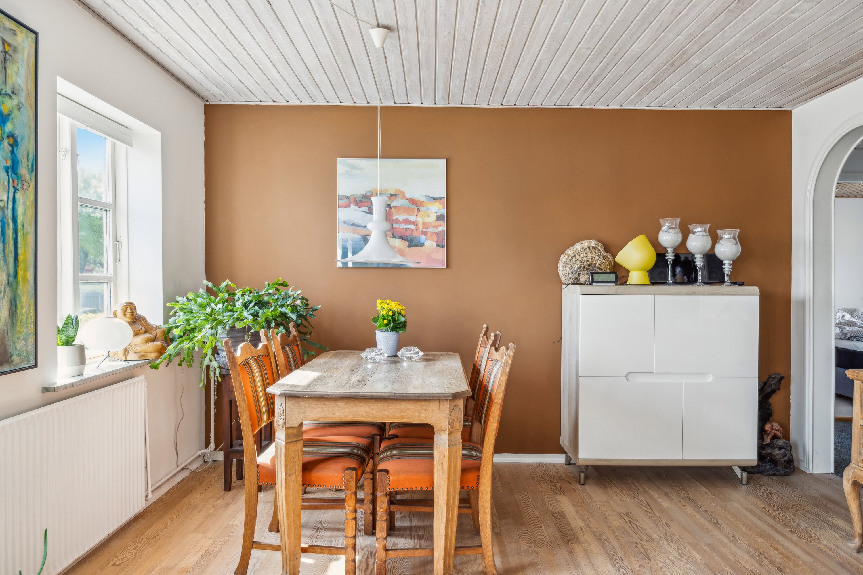 Fremhævet stue billede i fuldskærmstilstand. Billede af Kirkegårdsvej 8, 1., 8400 Ebeltoft