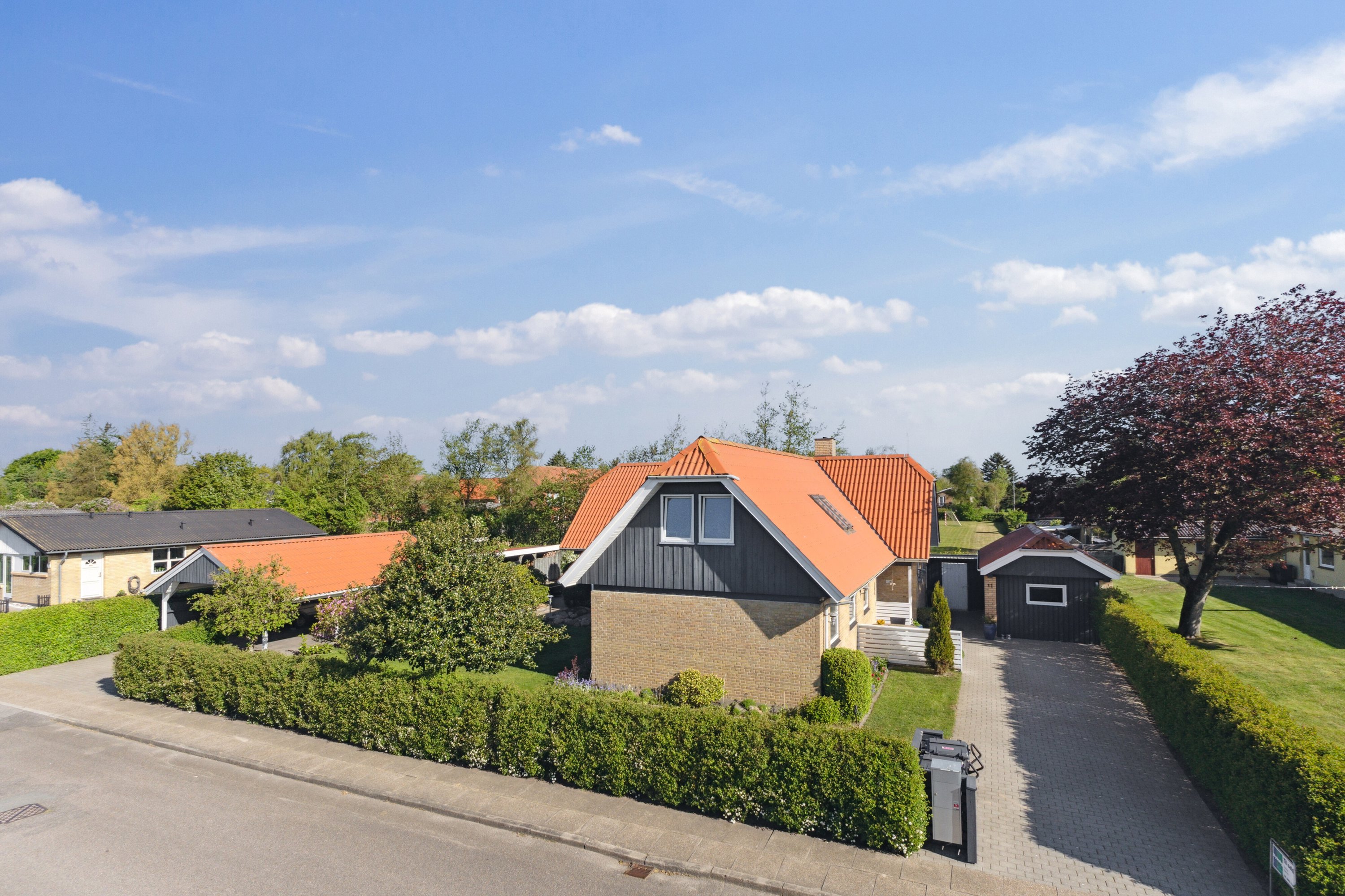 Fremhævet set fra vejen billede i fuldskærmstilstand. Billede af Vænget 11, Lørslev, 9800 Hjørring