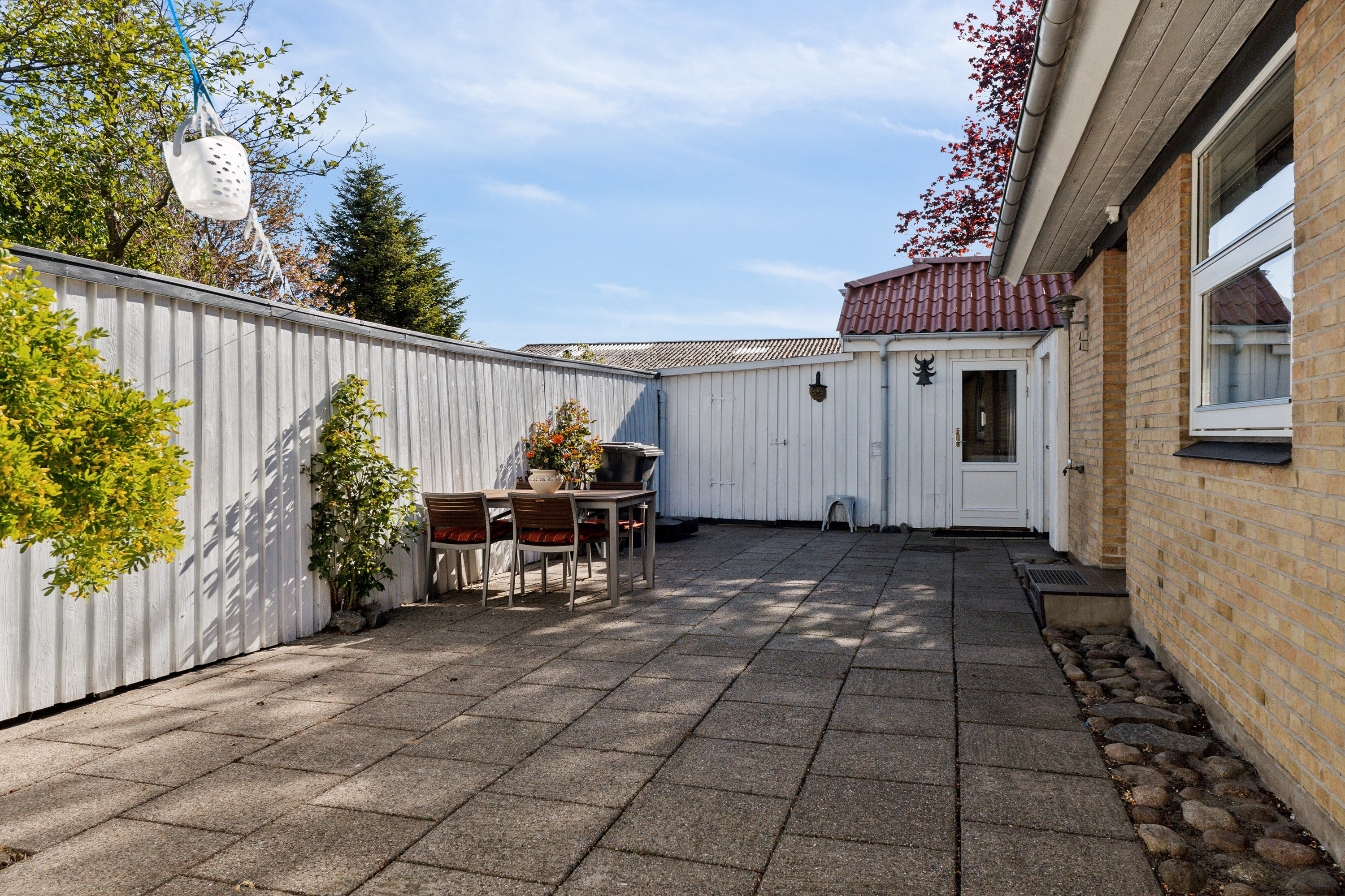 Fremhævet udendørs billede i fuldskærmstilstand. Billede af Vænget 11, Lørslev, 9800 Hjørring