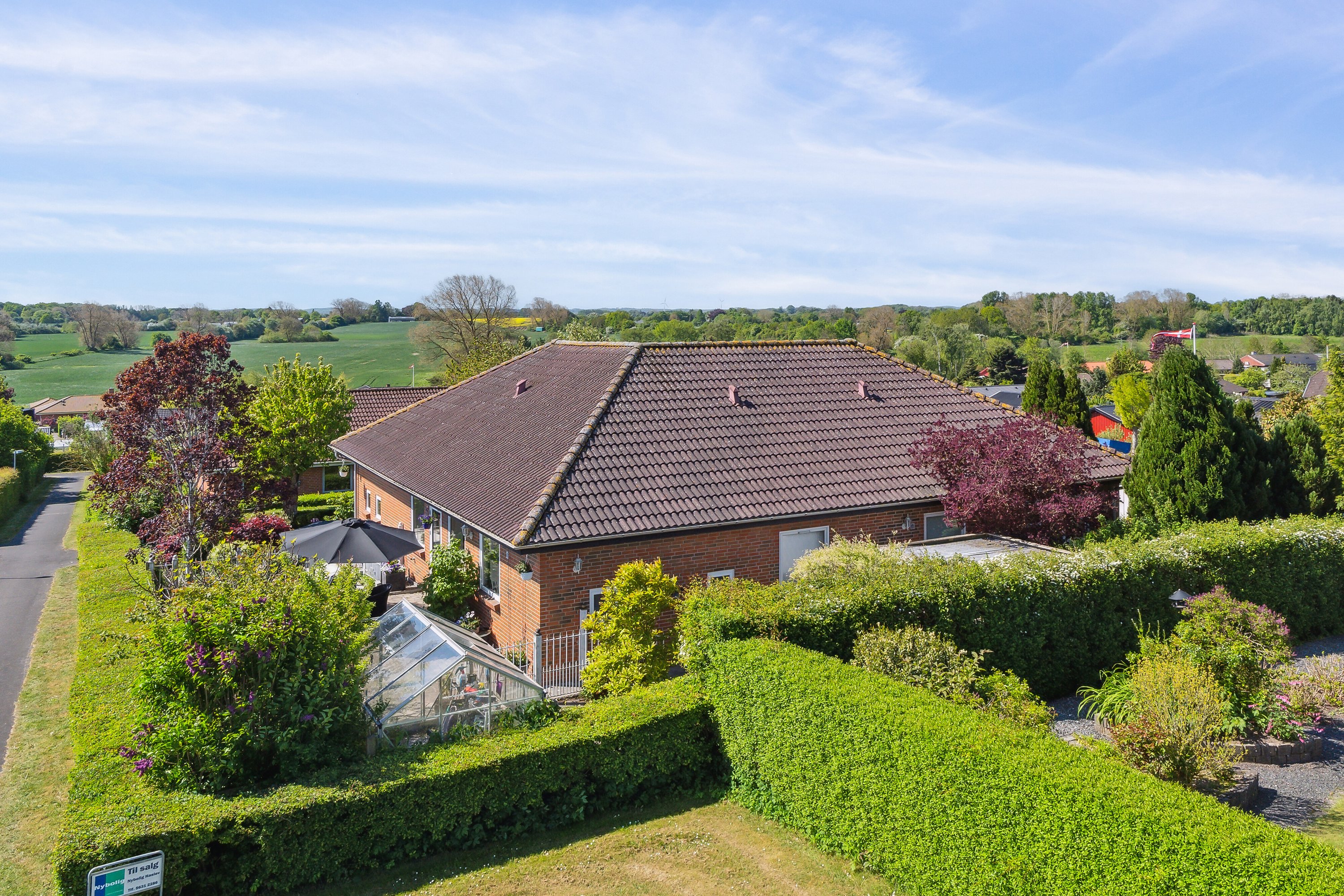 Fremhævet set fra haven billede i fuldskærmstilstand. Billede af Kildebakkevej 35, Dalby, 4690 Haslev