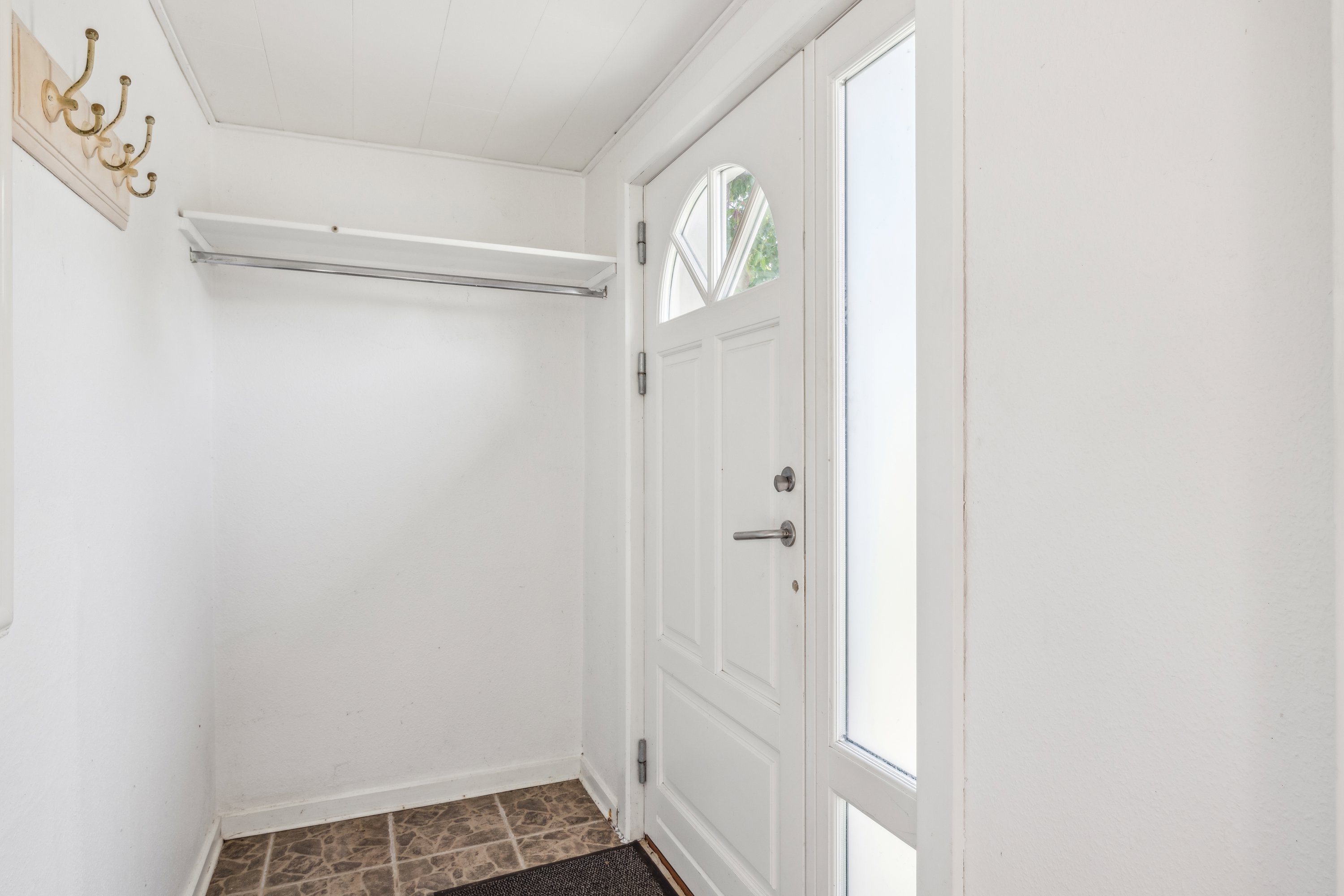 Miniaturebillede 2: entré. Billede af Sønderholmvej 8, Krajbjerg, 8543 Hornslet