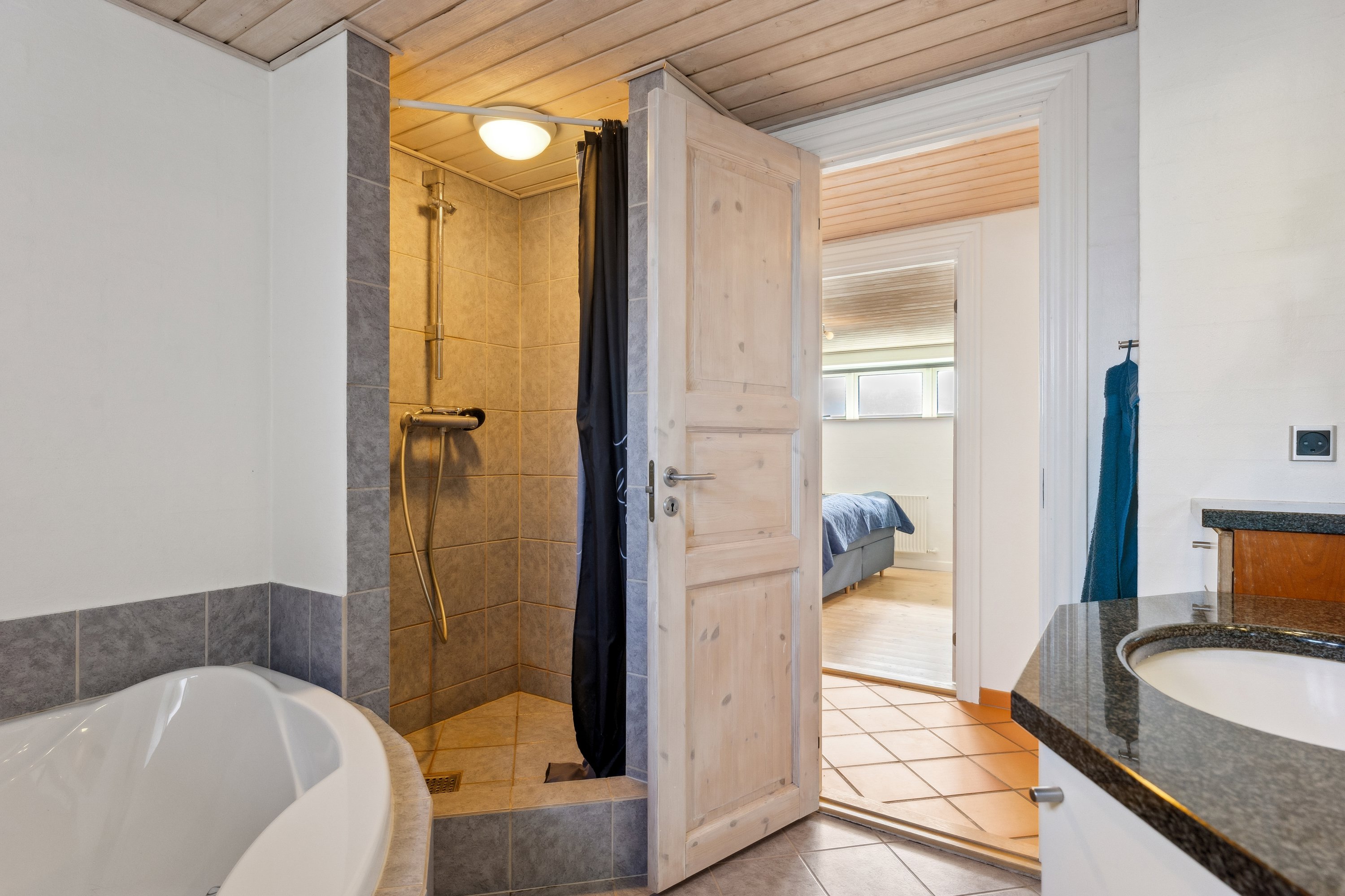 Fremhævet badeværelse billede i fuldskærmstilstand. Billede af Mosevej 2, 8850 Bjerringbro