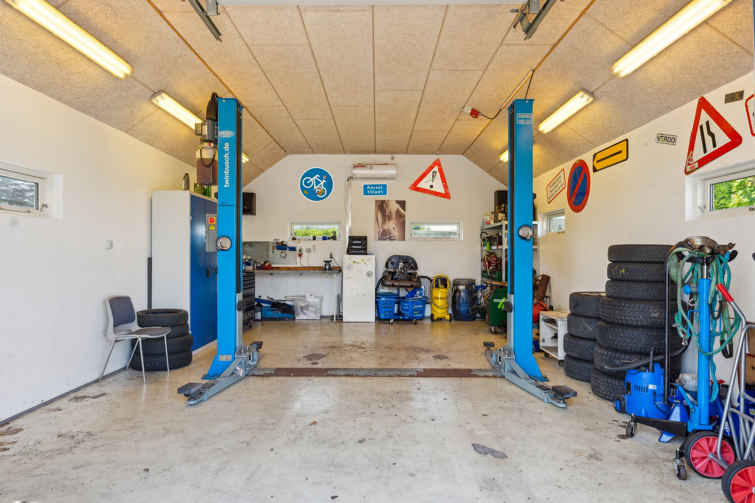 Fremhævet garage billede i fuldskærmstilstand. Billede af Mosevej 2, 8850 Bjerringbro