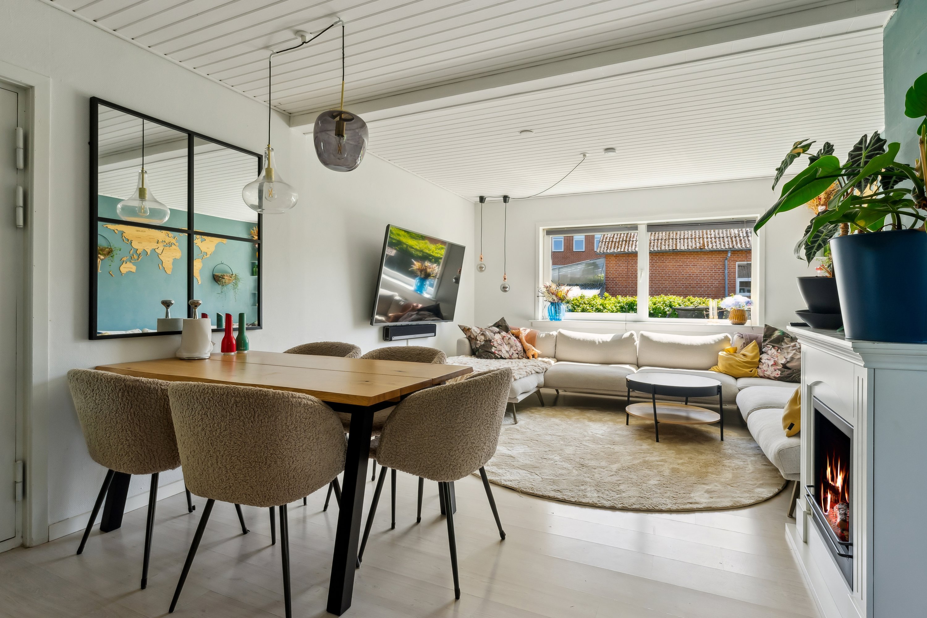 Fremhævet stue billede i fuldskærmstilstand. Billede af Kirkevænget 8, 8860 Ulstrup