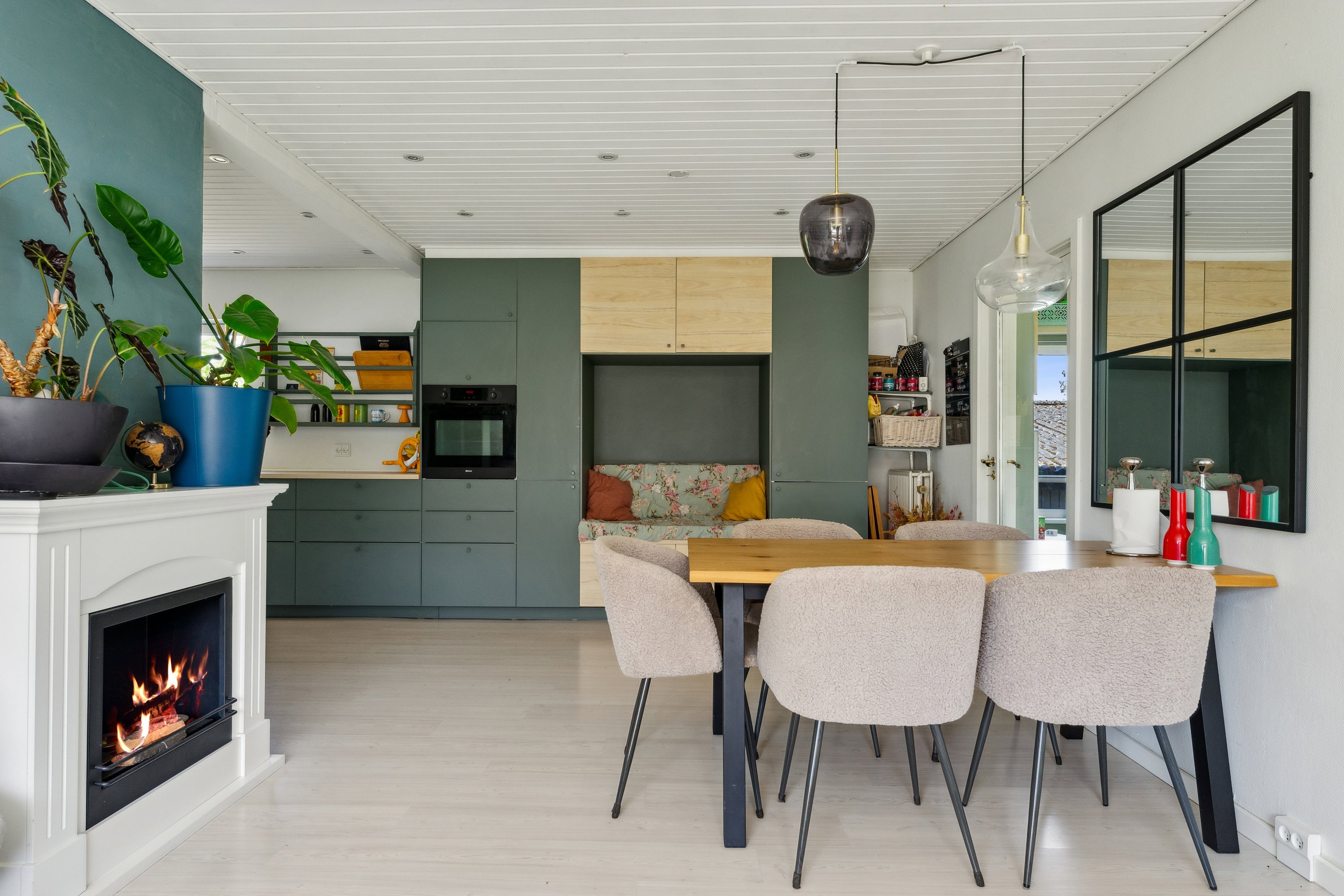 Fremhævet stue billede i fuldskærmstilstand. Billede af Kirkevænget 8, 8860 Ulstrup