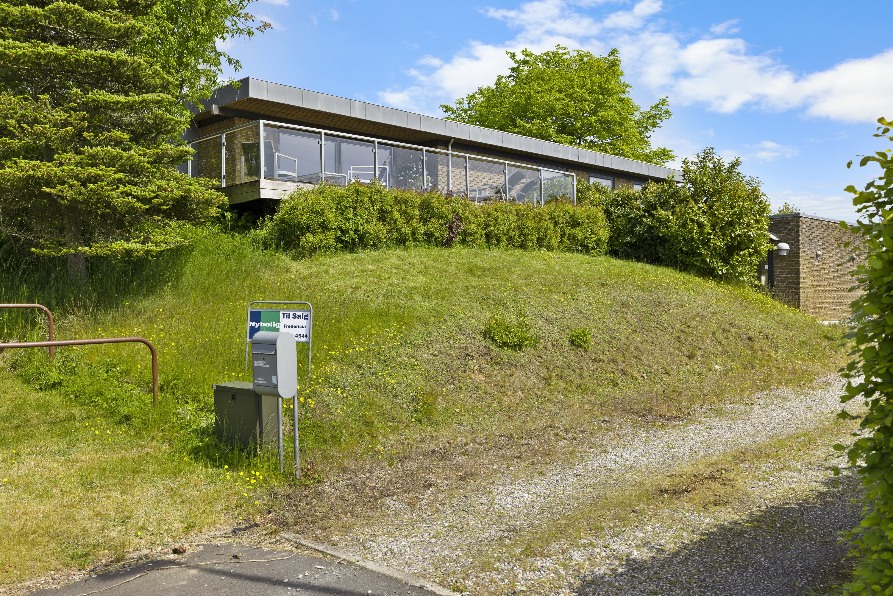 Fremhævet facade billede i fuldskærmstilstand. Billede af Granbakken 16, Taulov, 7000 Fredericia