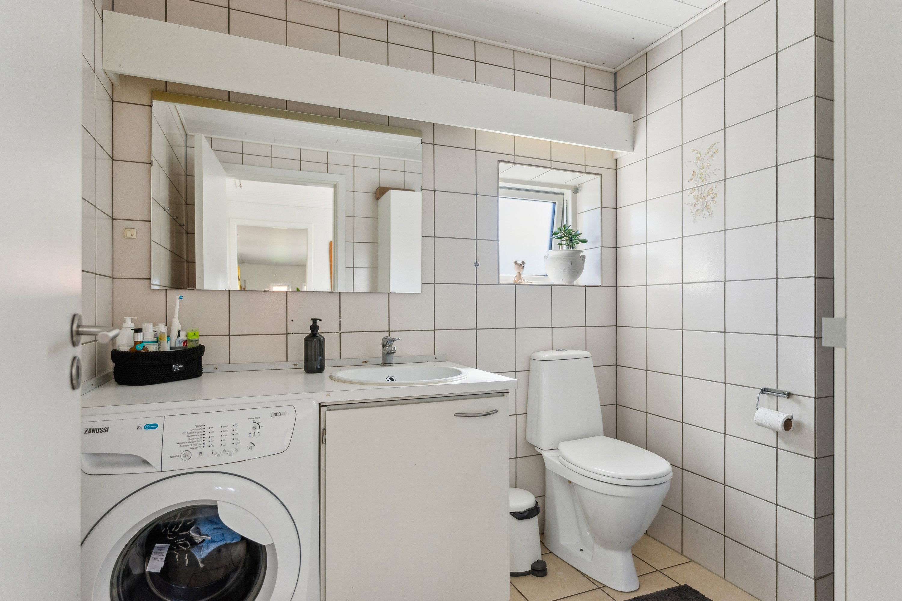 Fremhævet badeværelse billede i fuldskærmstilstand. Billede af Østervænget 56, 8840 Rødkærsbro