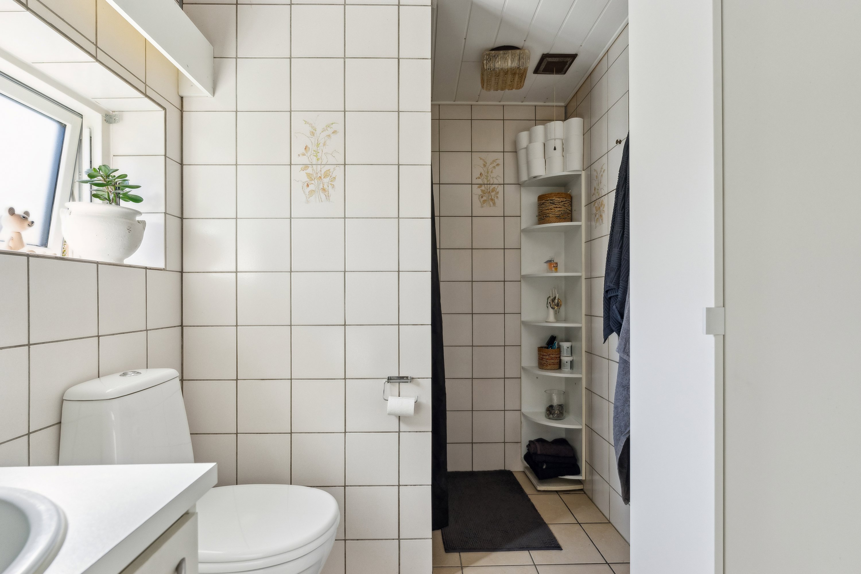 Fremhævet badeværelse billede i fuldskærmstilstand. Billede af Østervænget 56, 8840 Rødkærsbro