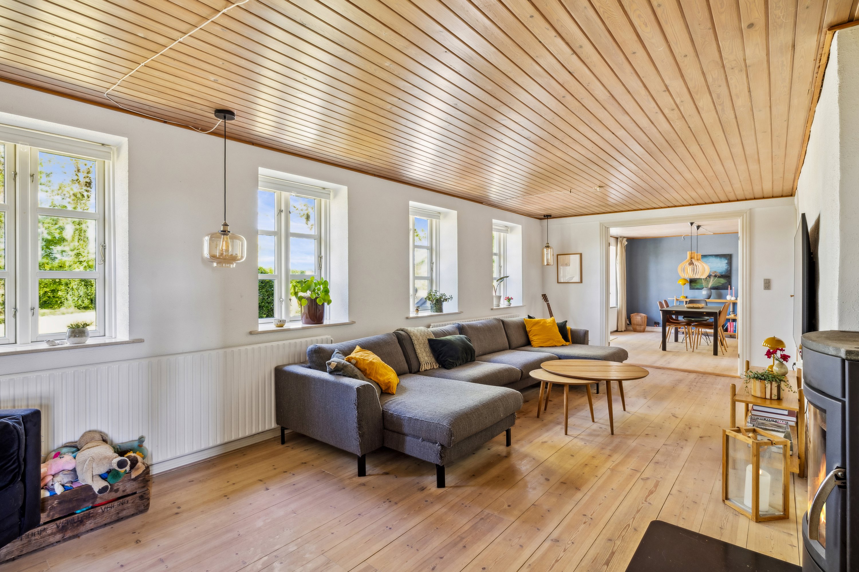 Fremhævet stue billede i fuldskærmstilstand. Billede af Ramskovvej 3, 8500 Grenaa