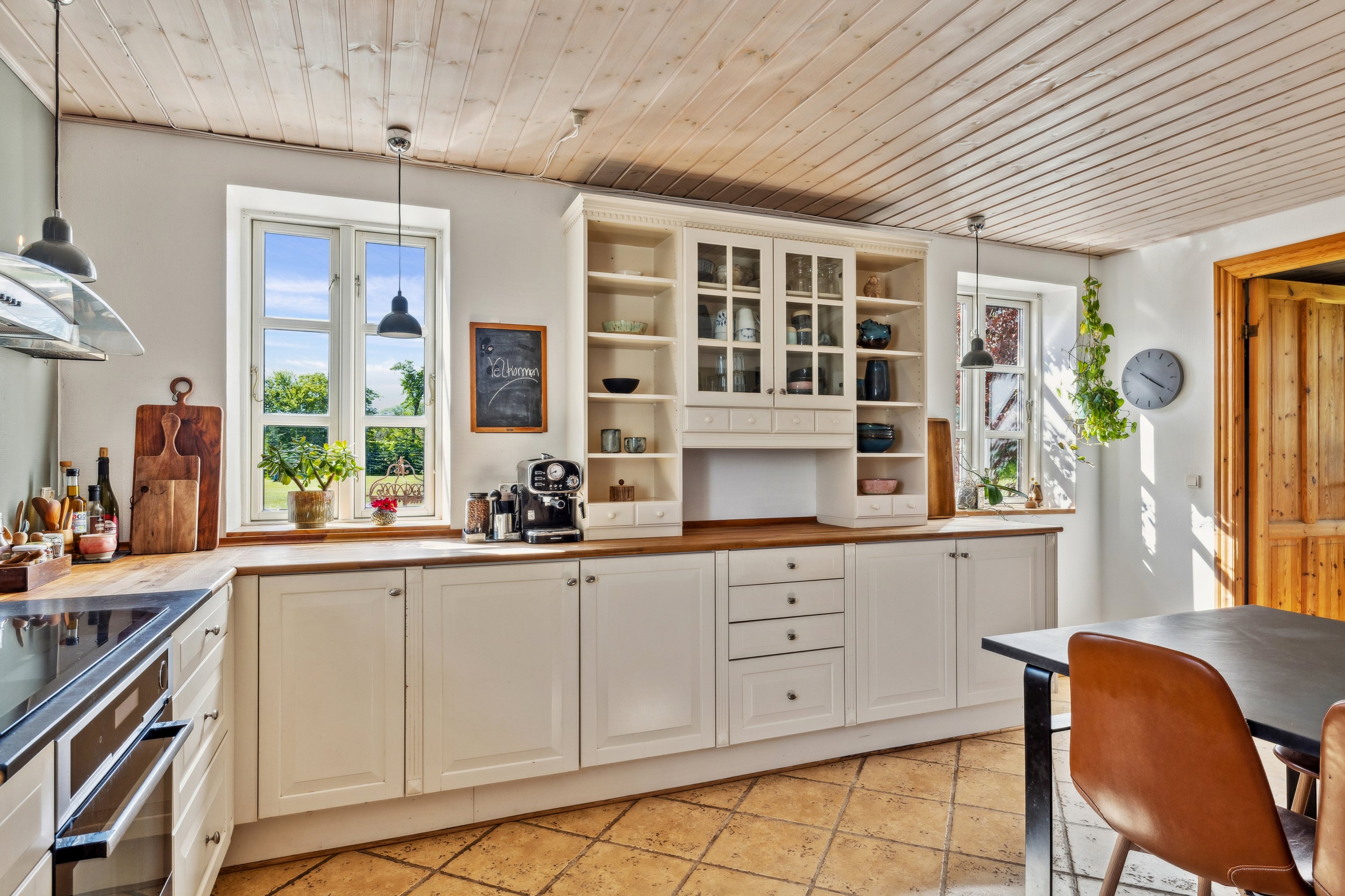 Fremhævet køkken billede i fuldskærmstilstand. Billede af Ramskovvej 3, 8500 Grenaa